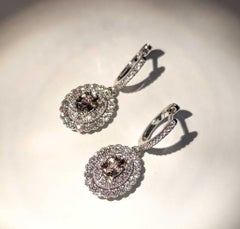 Orecchini di alessandrite e diamanti in oro bianco 14k