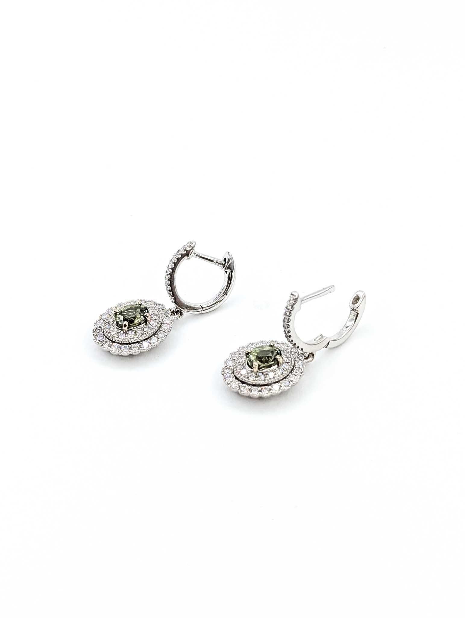 Boucles d'oreilles en or blanc 14k Alexandrite et diamant en vente 2