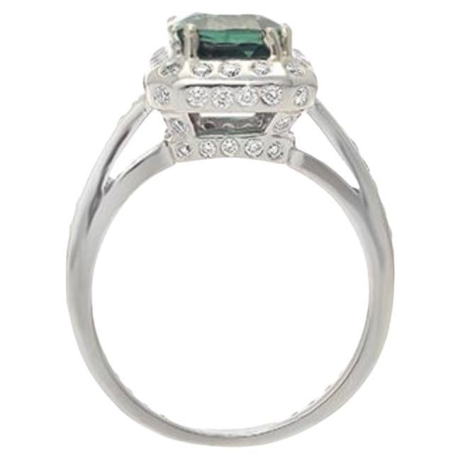 18 Karat Weißgold Ring mit 3,86 Karat Alexandrit und 0,70 Karat Diamant im Angebot