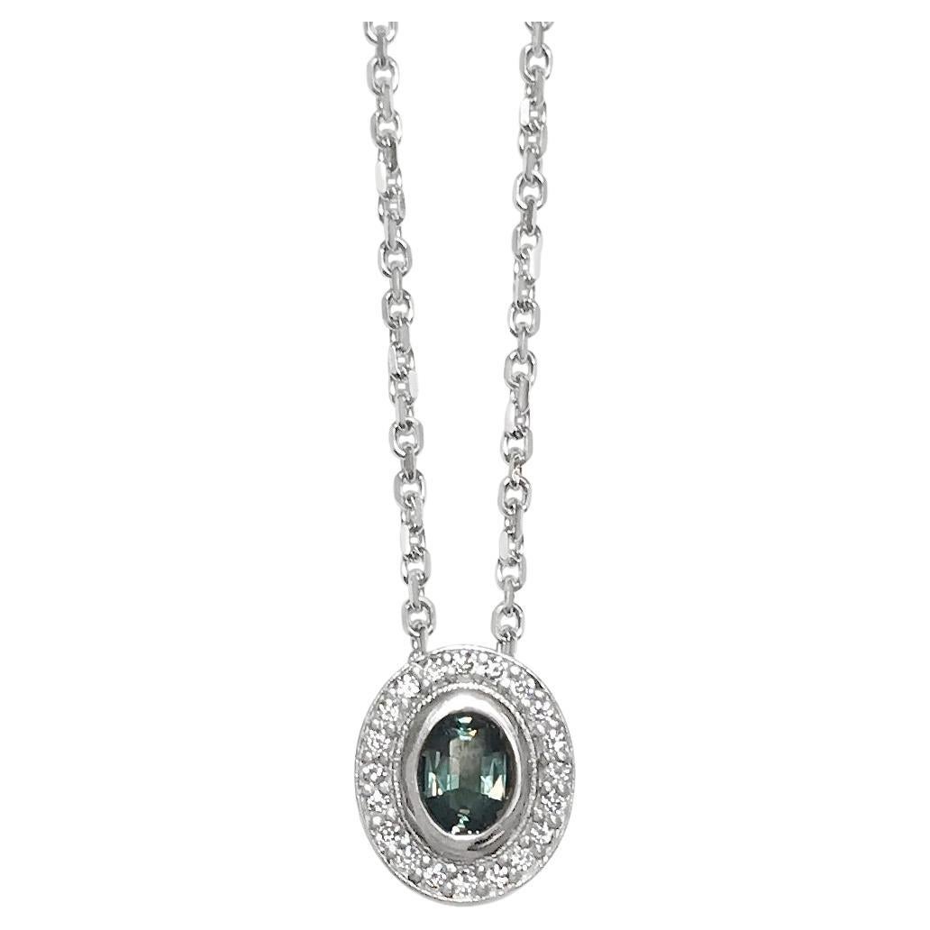 Collier halo d'alexandrites et de diamants 0,2 carat en or blanc 14 carats