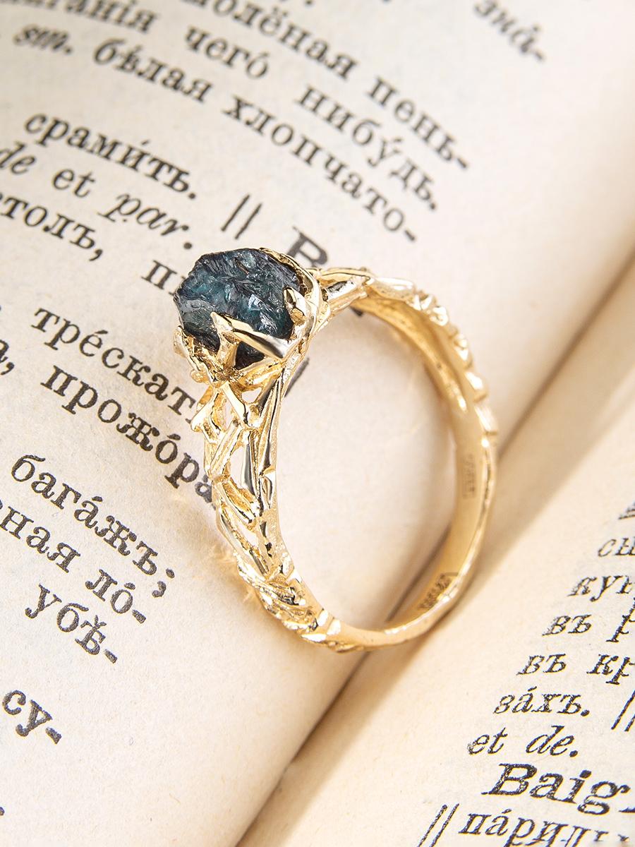 Anello in oro 18K con alessandrite naturale grezza
origine del cristallo - Tanzania
Misure dell'alessandrite - 0,2 x 0,2 x 0,28 pollici / 5 x 5 x 7 mm
Peso dell'alessandrite - 2,05 carati
misura dell'anello - 7,25 US
peso dell'anello - 5