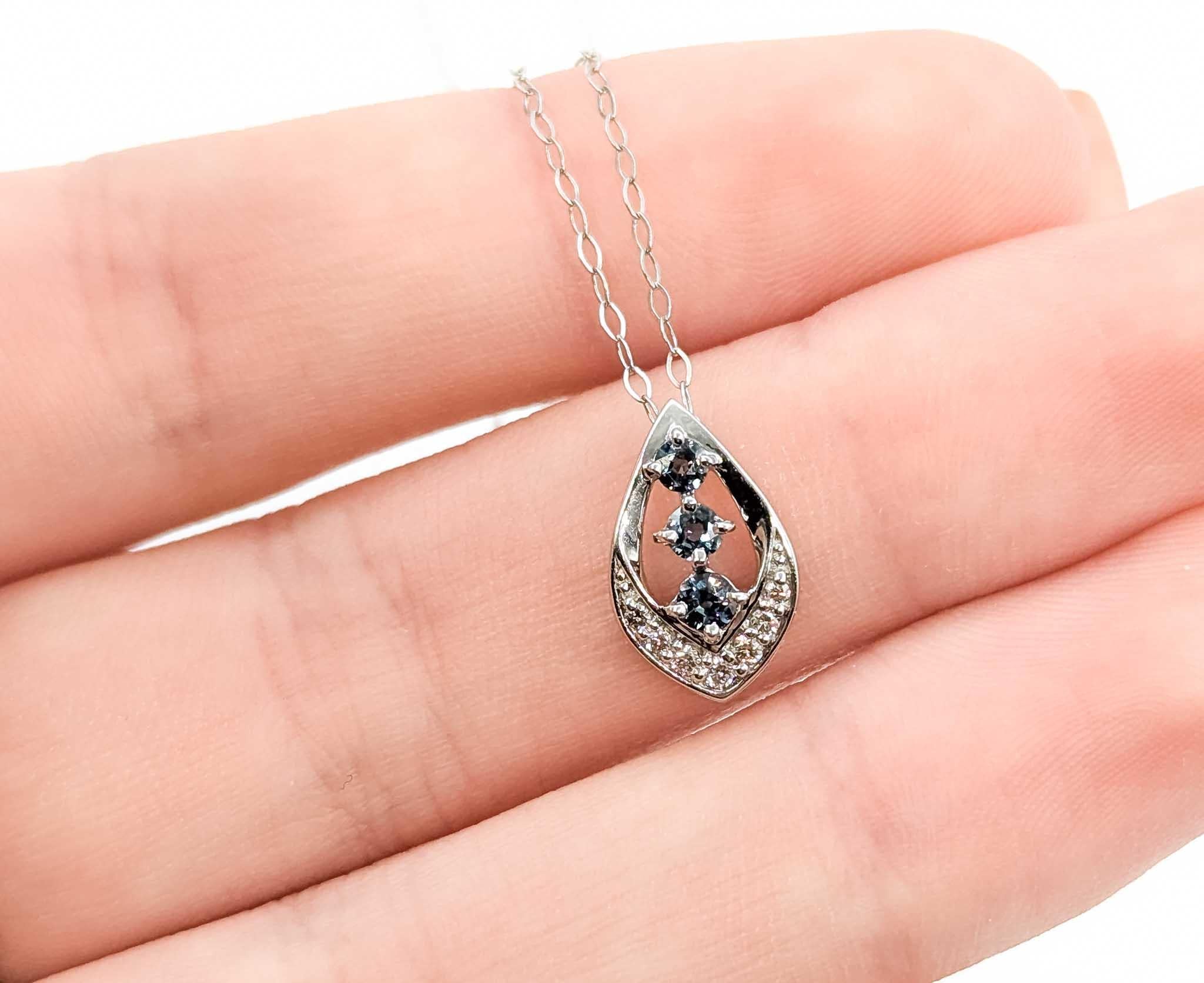 Taille ronde Alexandrite & Diamond Drop Pendant in Platinum en vente