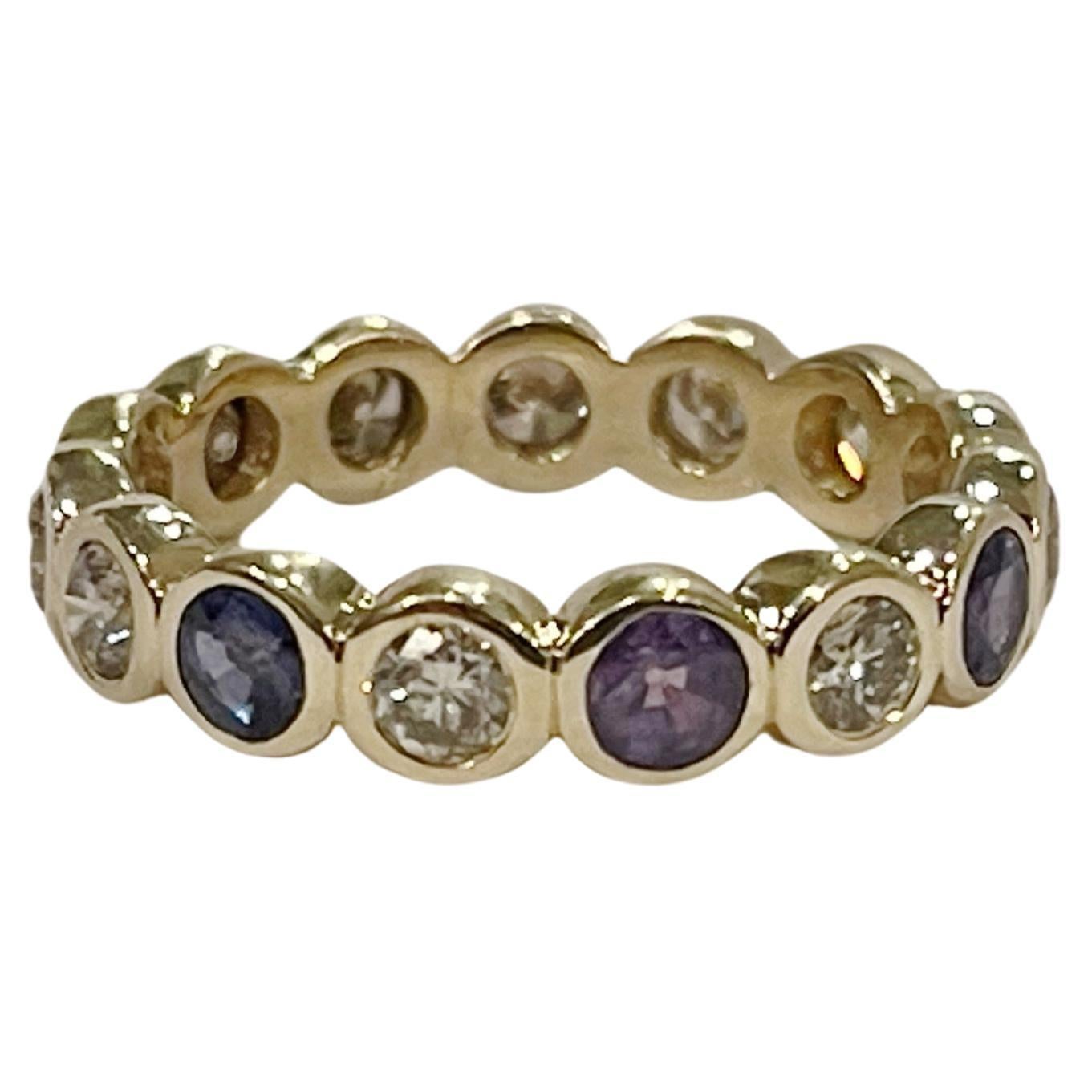 Bague d'éternité en or 18 carats avec alexandrite et diamants 2,5 carats en vente