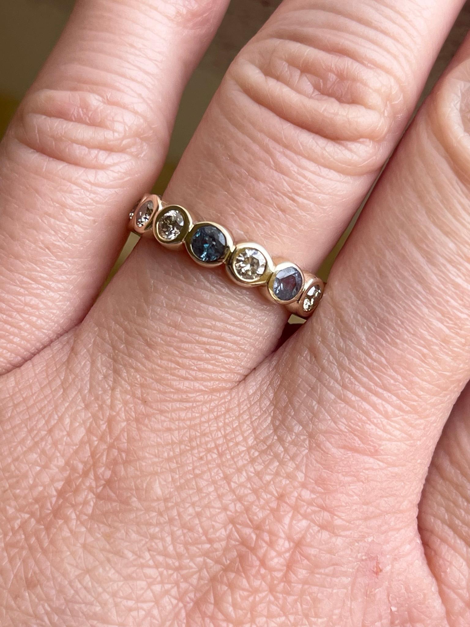 Alexandrite & Diamond eternity band 18KT gold In New Condition For Sale In Boca Raton, FL