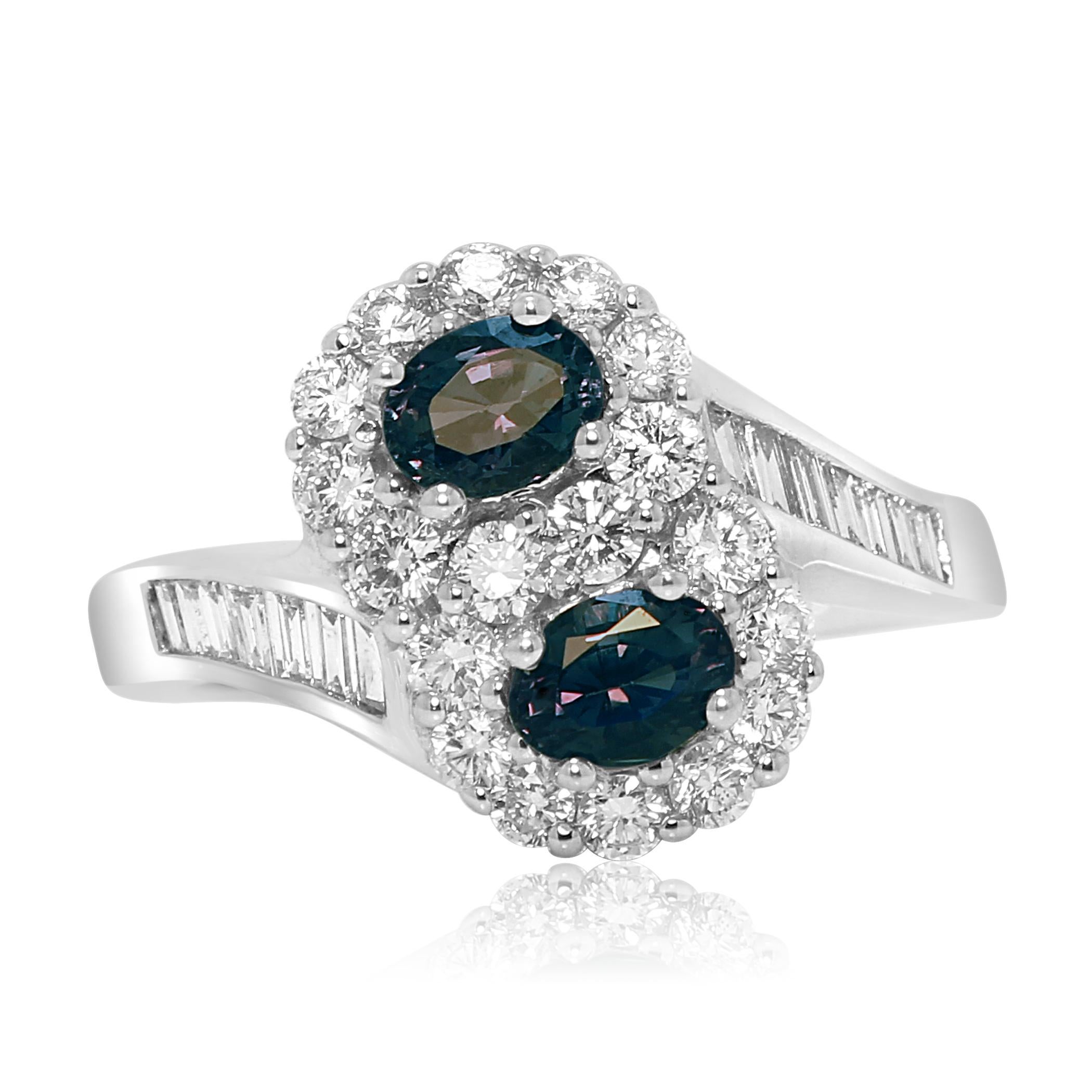 Alexandrite Diamond Halo Round Baguette White Gold Engagement Toi et Moi Ring Neuf - En vente à Sayreville, NJ