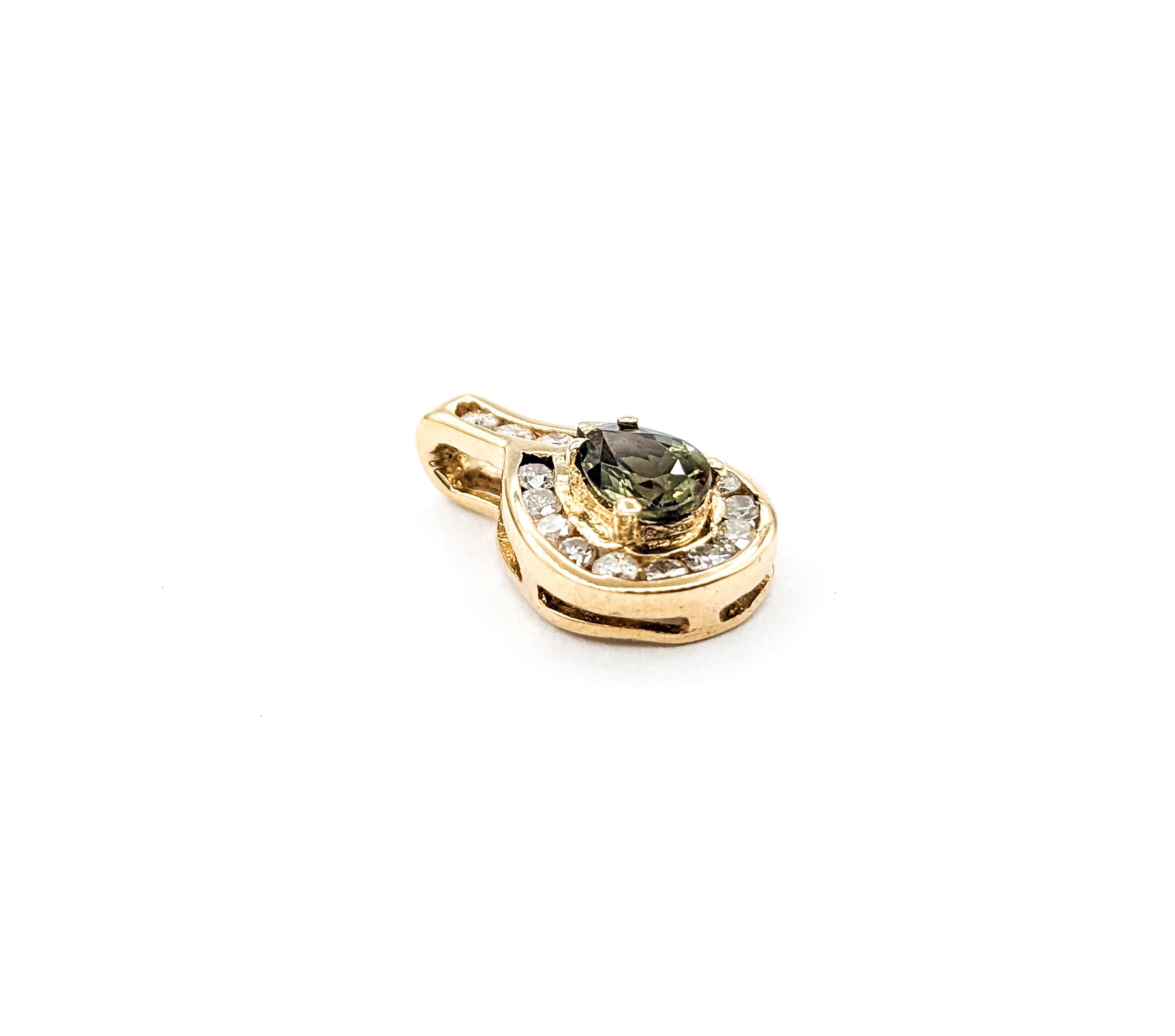 Pendentif Alexandrite avec diamants en or jaune GIA Cert Pour femmes en vente