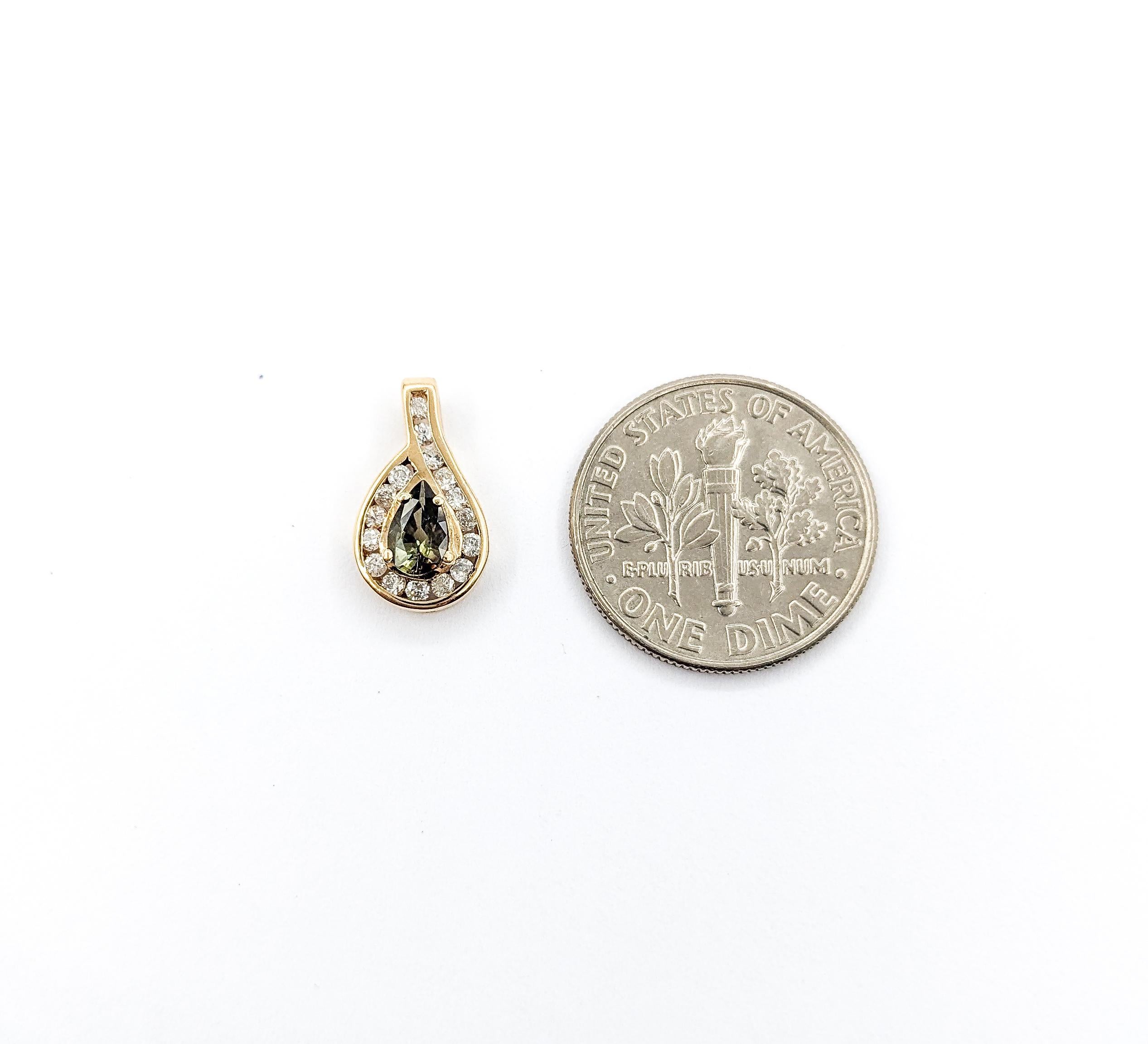 Pendentif Alexandrite avec diamants en or jaune GIA Cert en vente 1