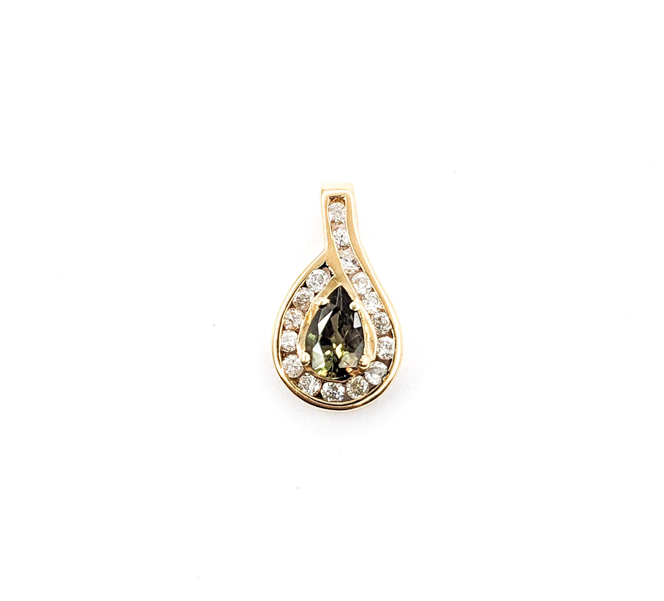 Pendentif Alexandrite avec diamants en or jaune GIA Cert en vente 2
