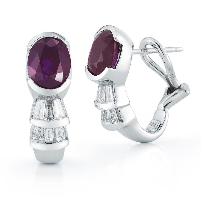 Brilliant Cut Alexandrite Earring with Diamonds For Sale