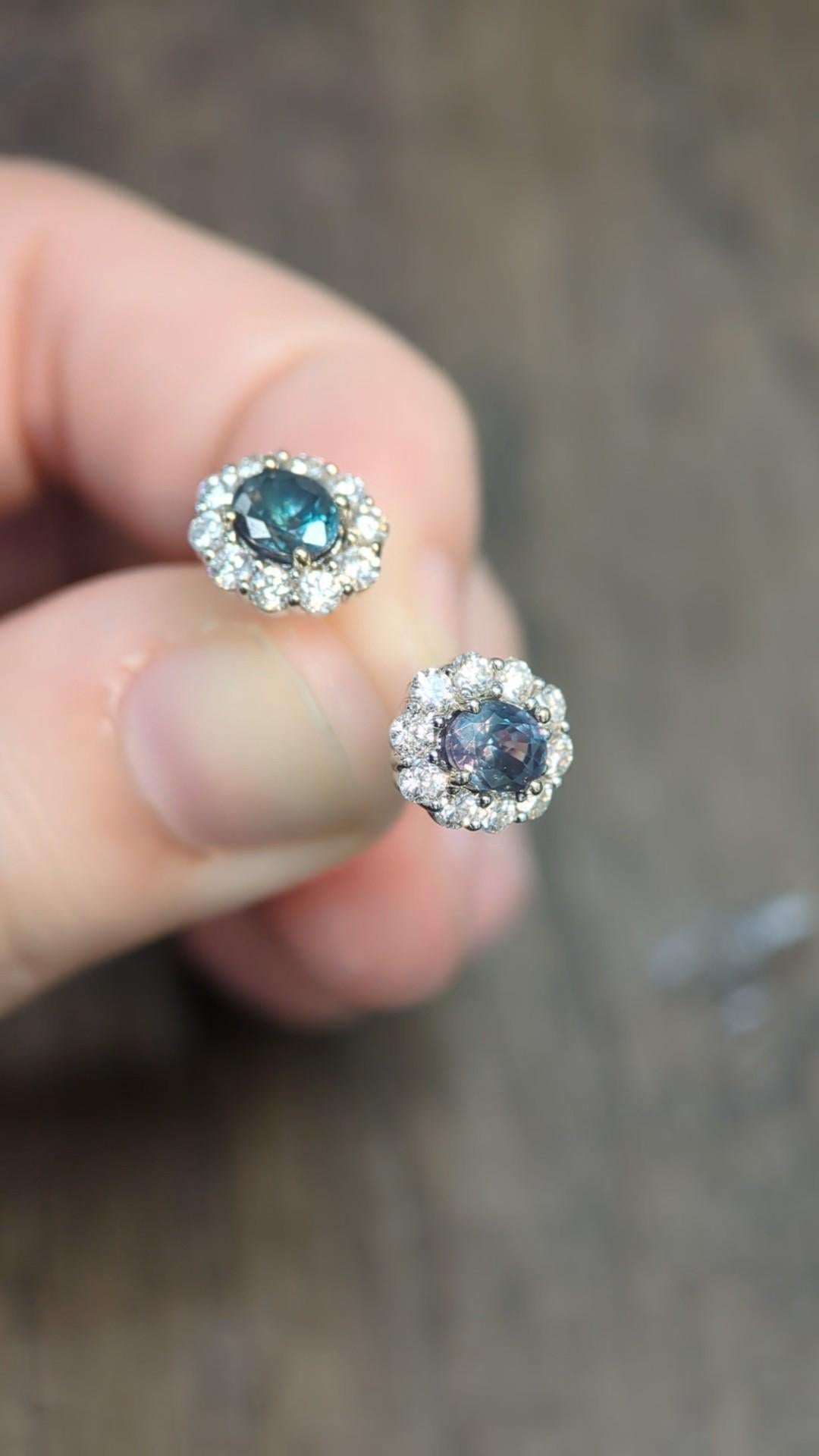 Taille ovale Boucles d'oreilles Alexandrite avec Halo en Diamant Naturel : Or blanc massif 14K  OV 5x4mm en vente