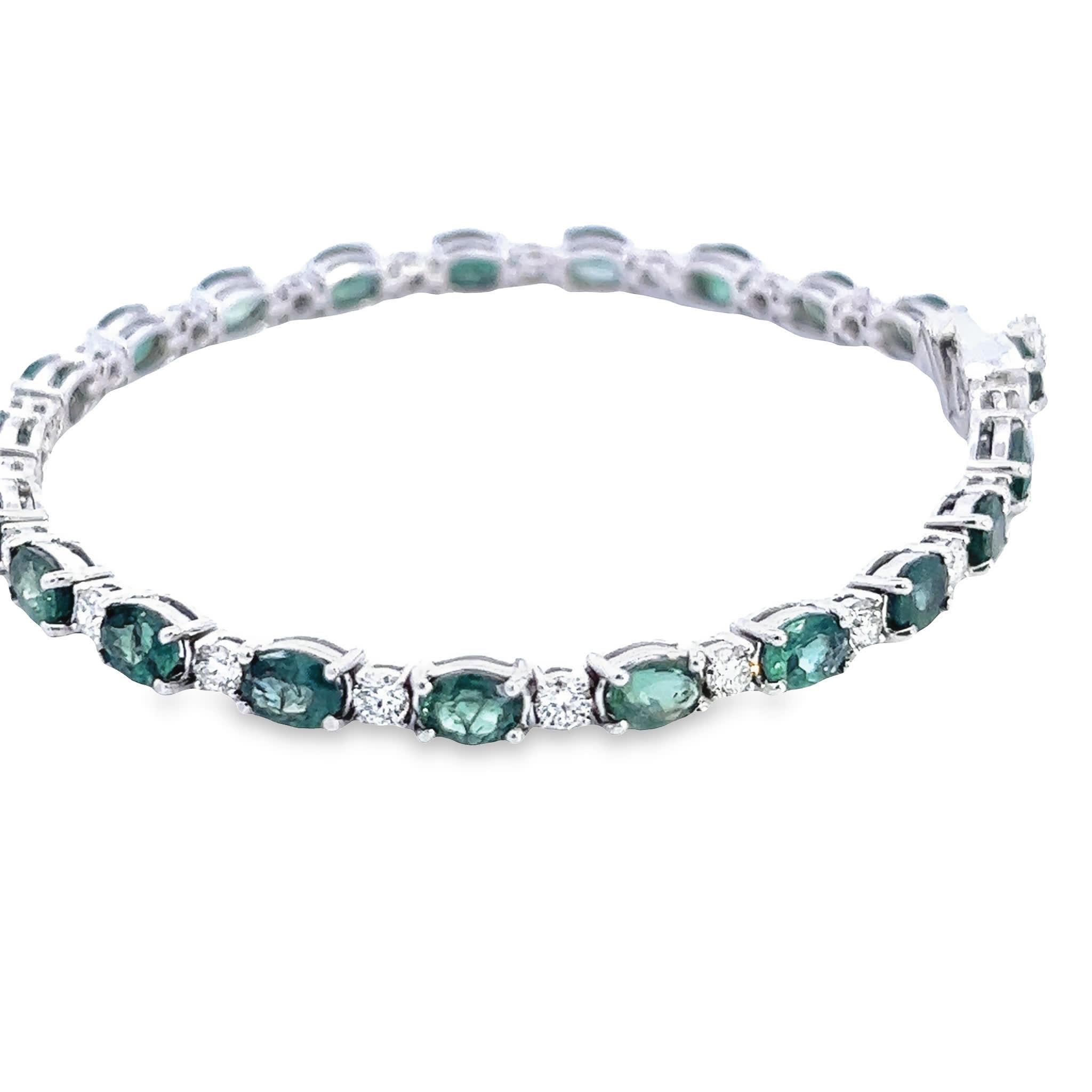 Introducing our exquisite Green Stone Bracelet, a timeless piece that effortlessly adds an elegant touch to any outfit.