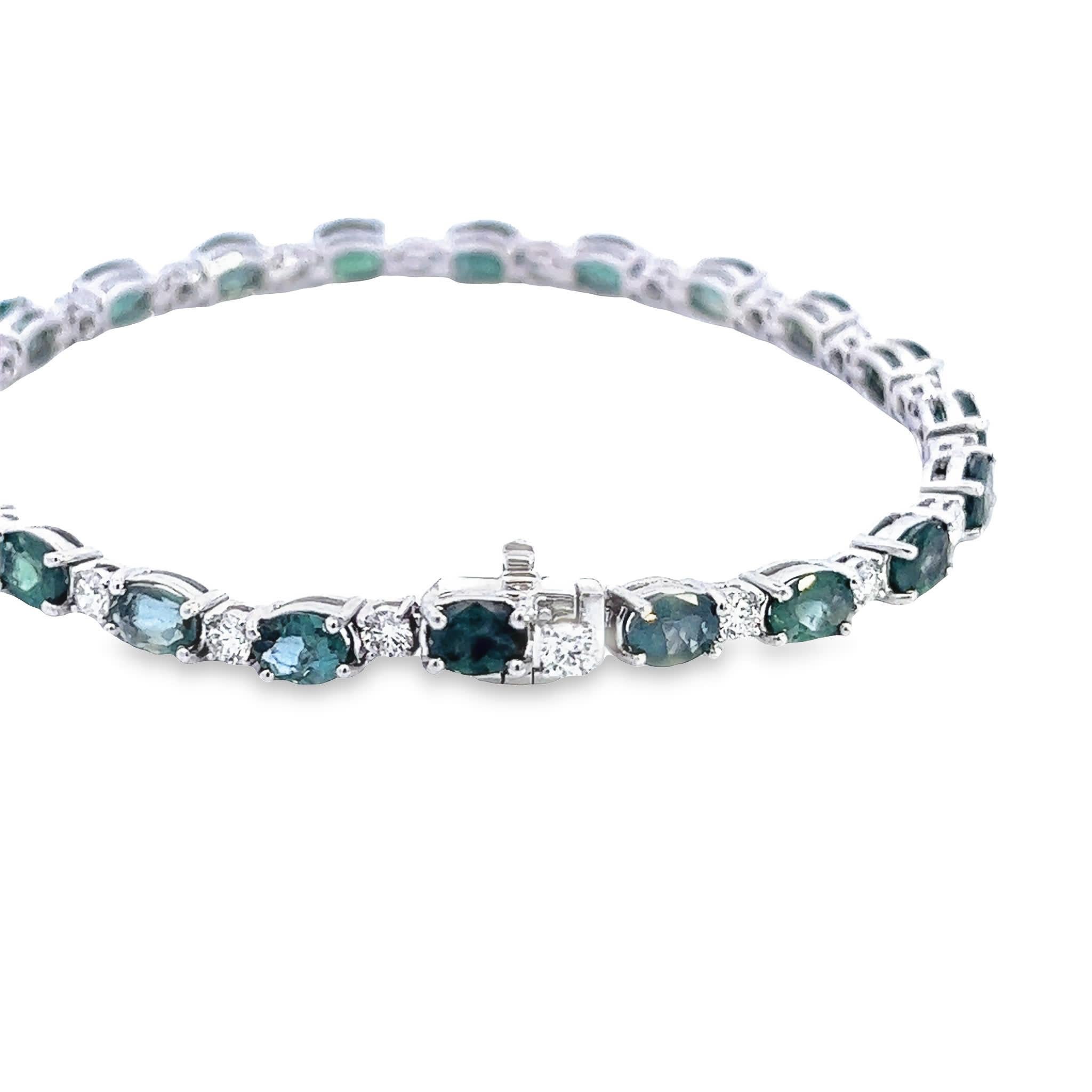 Alexandrite elegance bracelet In New Condition For Sale In Great Neck Plaza, NY
