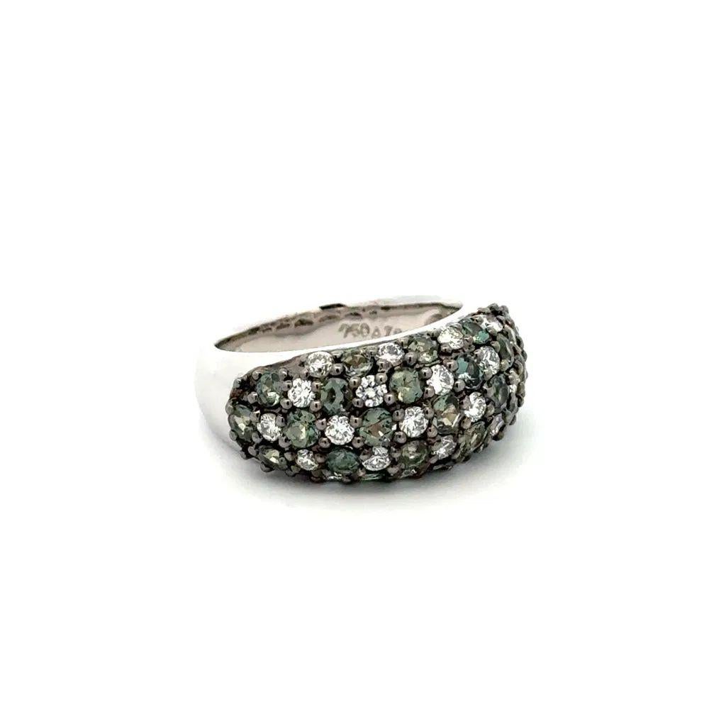 Semplicemente bello! Anello con alessandrite, GIA e diamanti rotondi taglio Brilliante in oro da 10mm. Pave incastonato a mano con alessandrite blu, verde e viola, GIA, per un peso di 1,86tcw. Certificato GIA #6234321008. Diamanti rotondi Brillanti