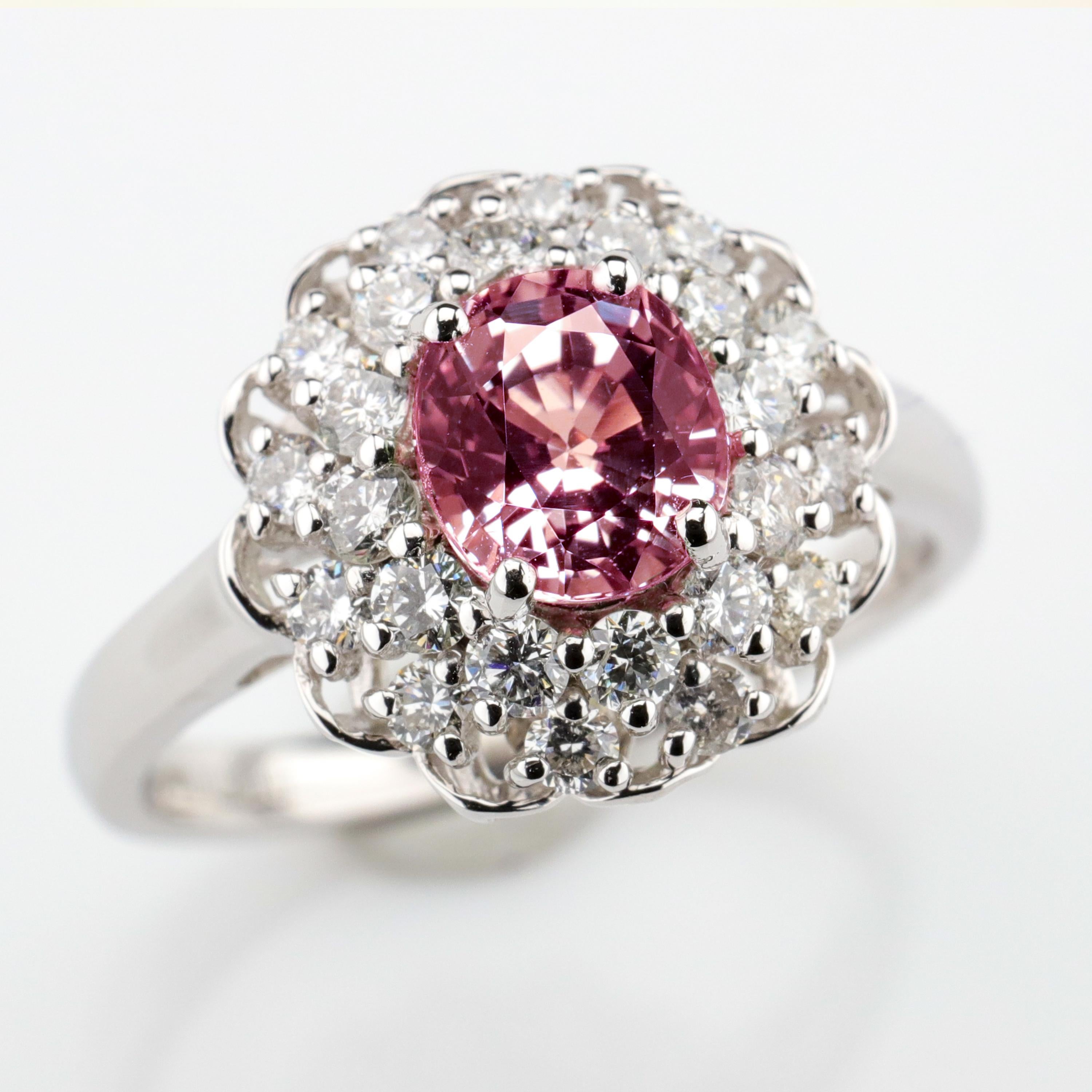 Alexandrite Ring with Diamonds is Rare Even Among Alexandrite Rings In Excellent Condition In Southbury, CT