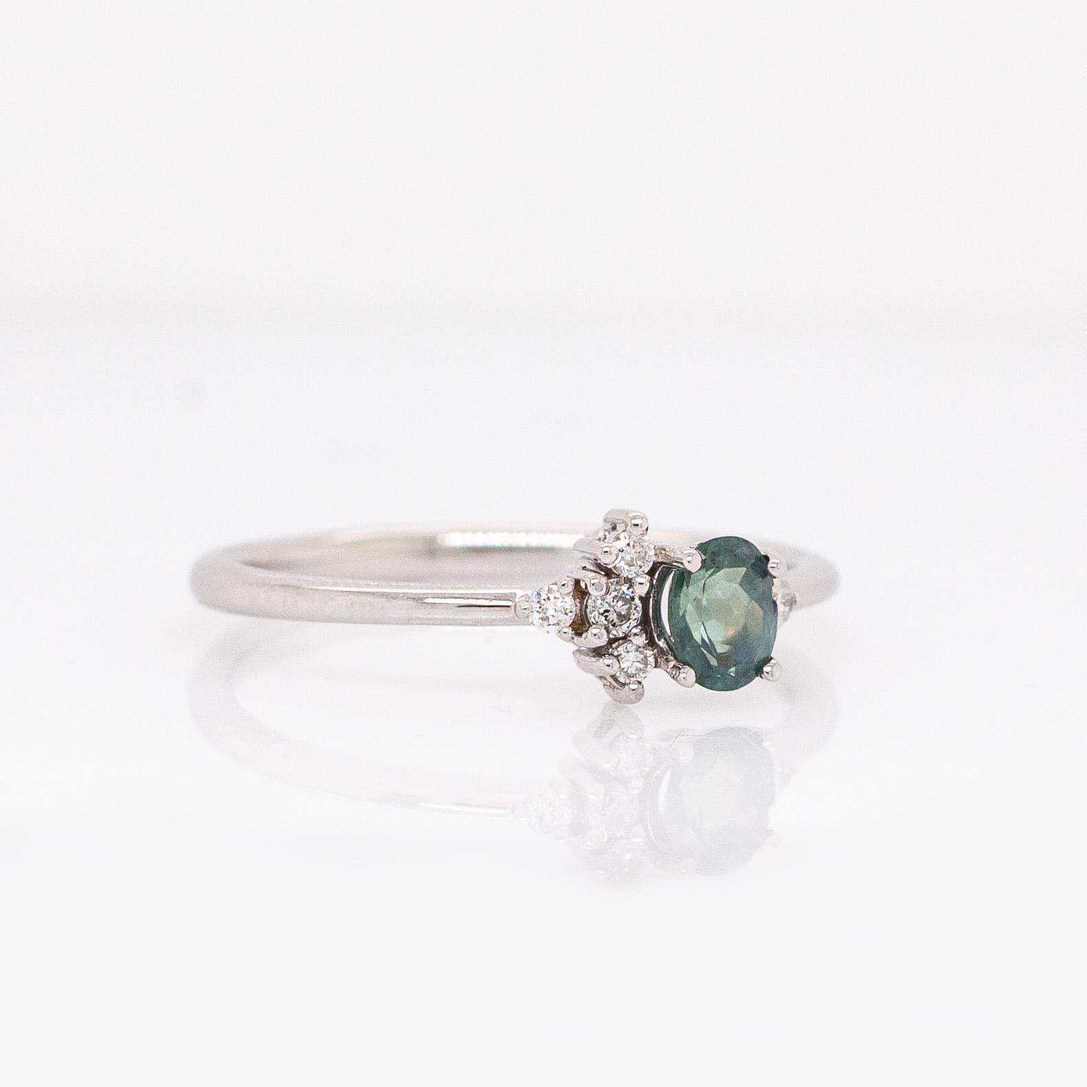 Anello con alessandrite e diamanti naturali: Oro bianco massiccio 14k, rotondo 4 mm In condizioni Nuovo in vendita a Columbus, OH