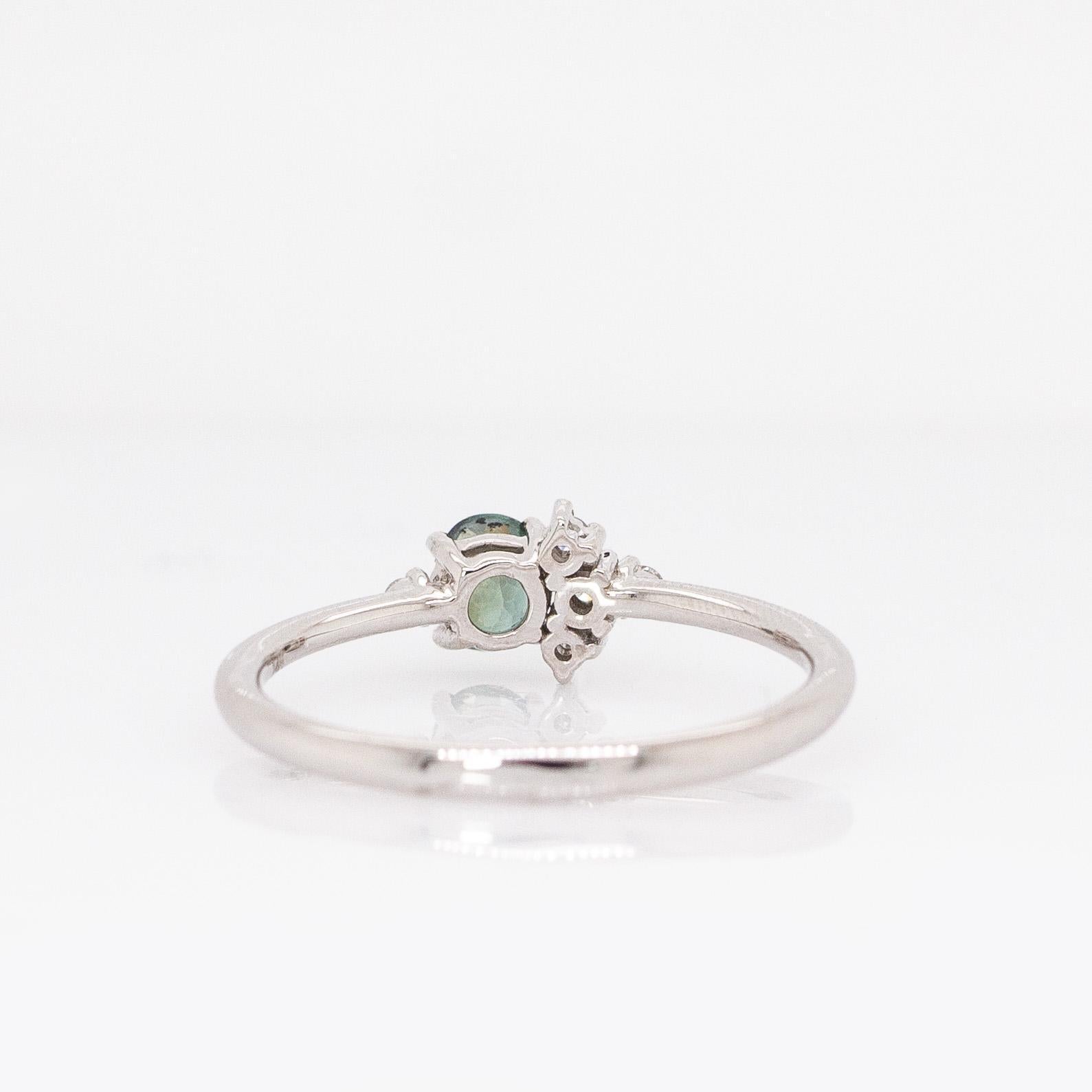 Anello con alessandrite e diamanti naturali: Oro bianco massiccio 14k, rotondo 4 mm in vendita 1