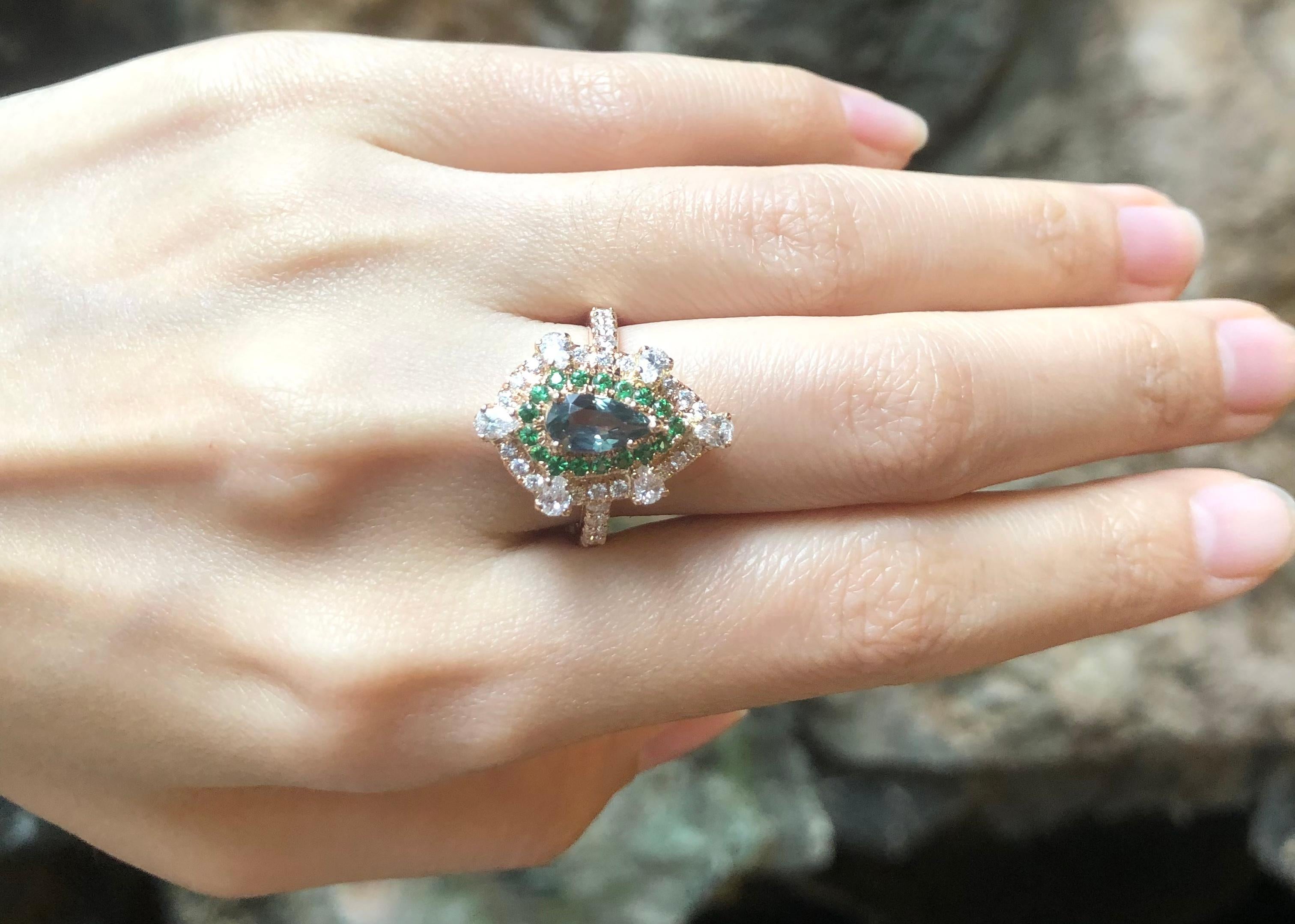 Contemporary Alexandrite, Tsavorite and Diamond Ring set in 18K Rose Gold Settings For Sale