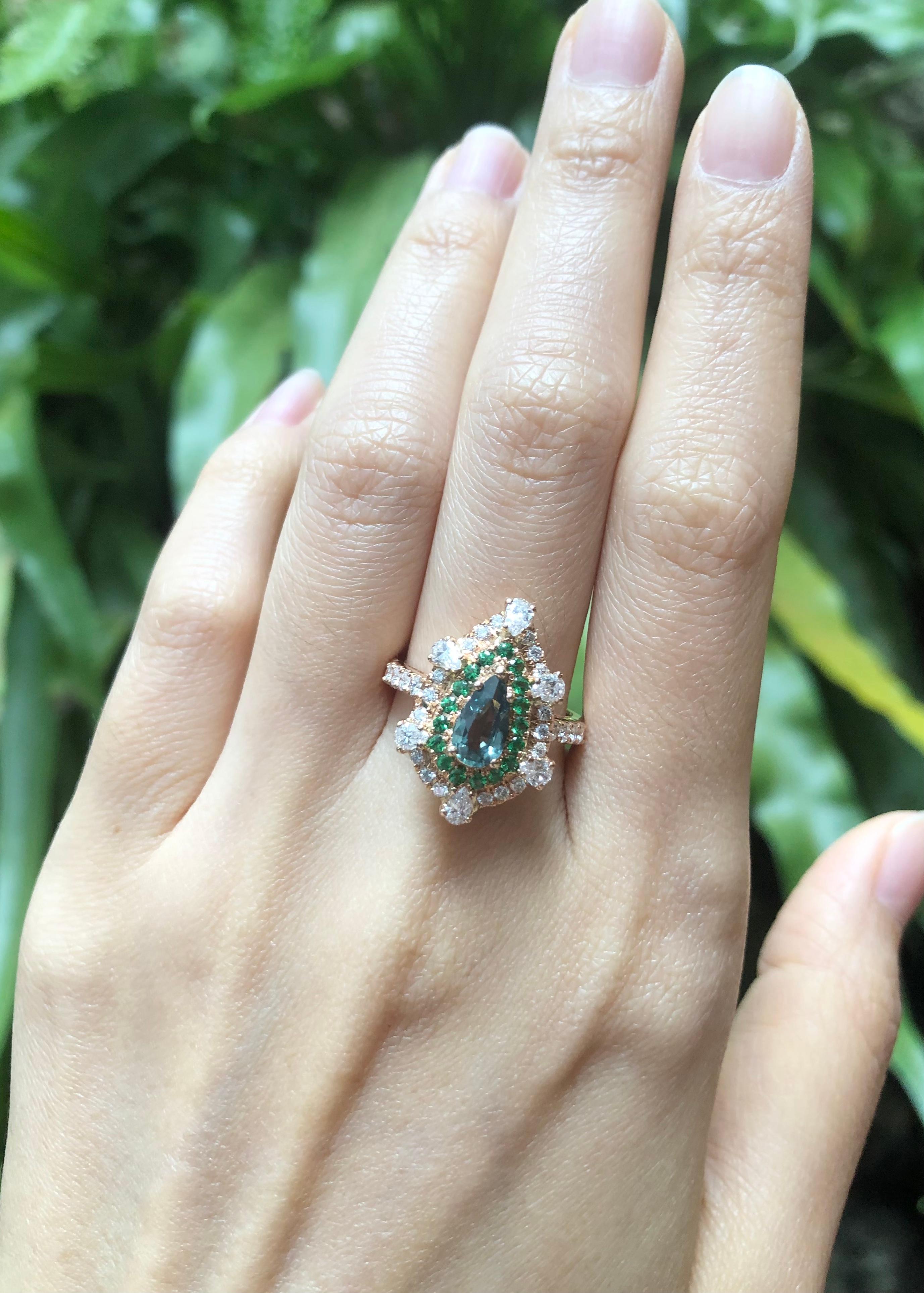 Alexandrite, Tsavorite and Diamond Ring set in 18K Rose Gold Settings In New Condition For Sale In Bangkok, TH