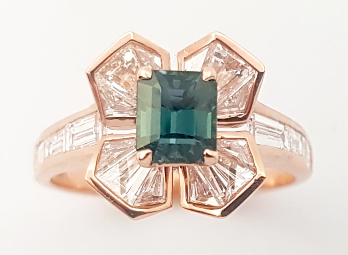 Alexandrite with Diamond Ring set in 18K Rose Gold Settings For Sale 9