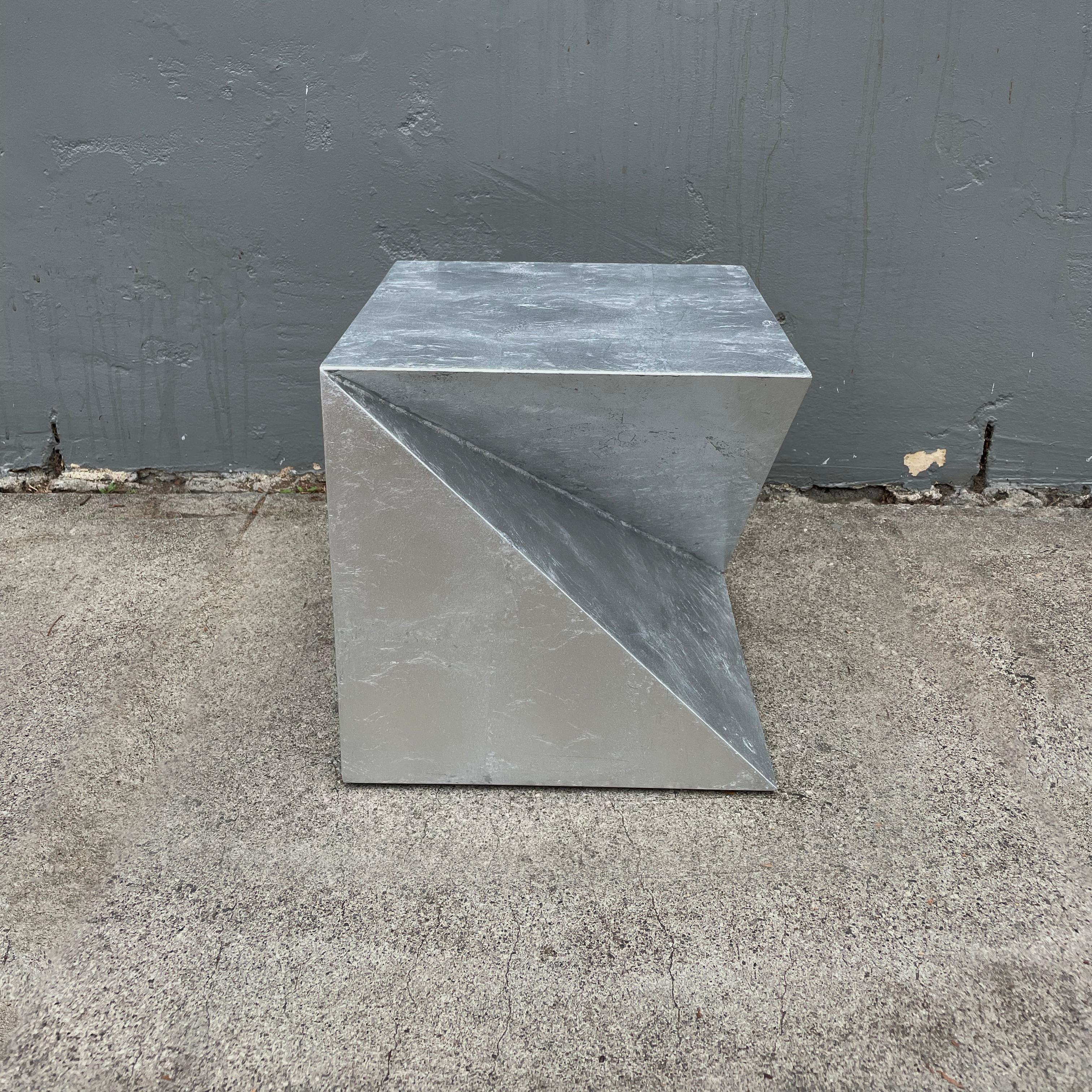 Moderne Alexey Krupinin, Objet d'intérieur/Table d'appoint/Table en feuille de soie, États-Unis, 2022 en vente