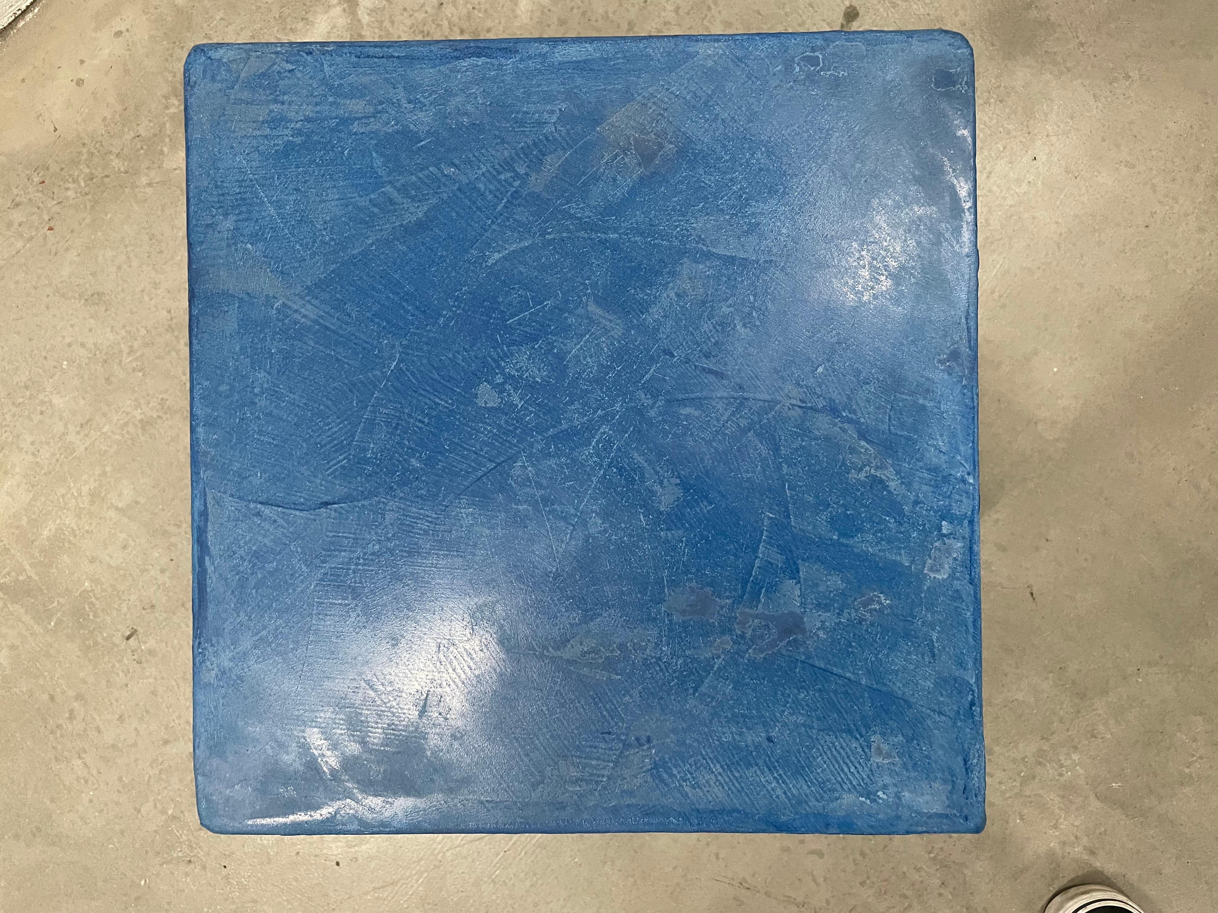 XXIe siècle et contemporain Alexey Krupinin, Objet/table d'appoint, bleu, plâtre, 2024 en vente