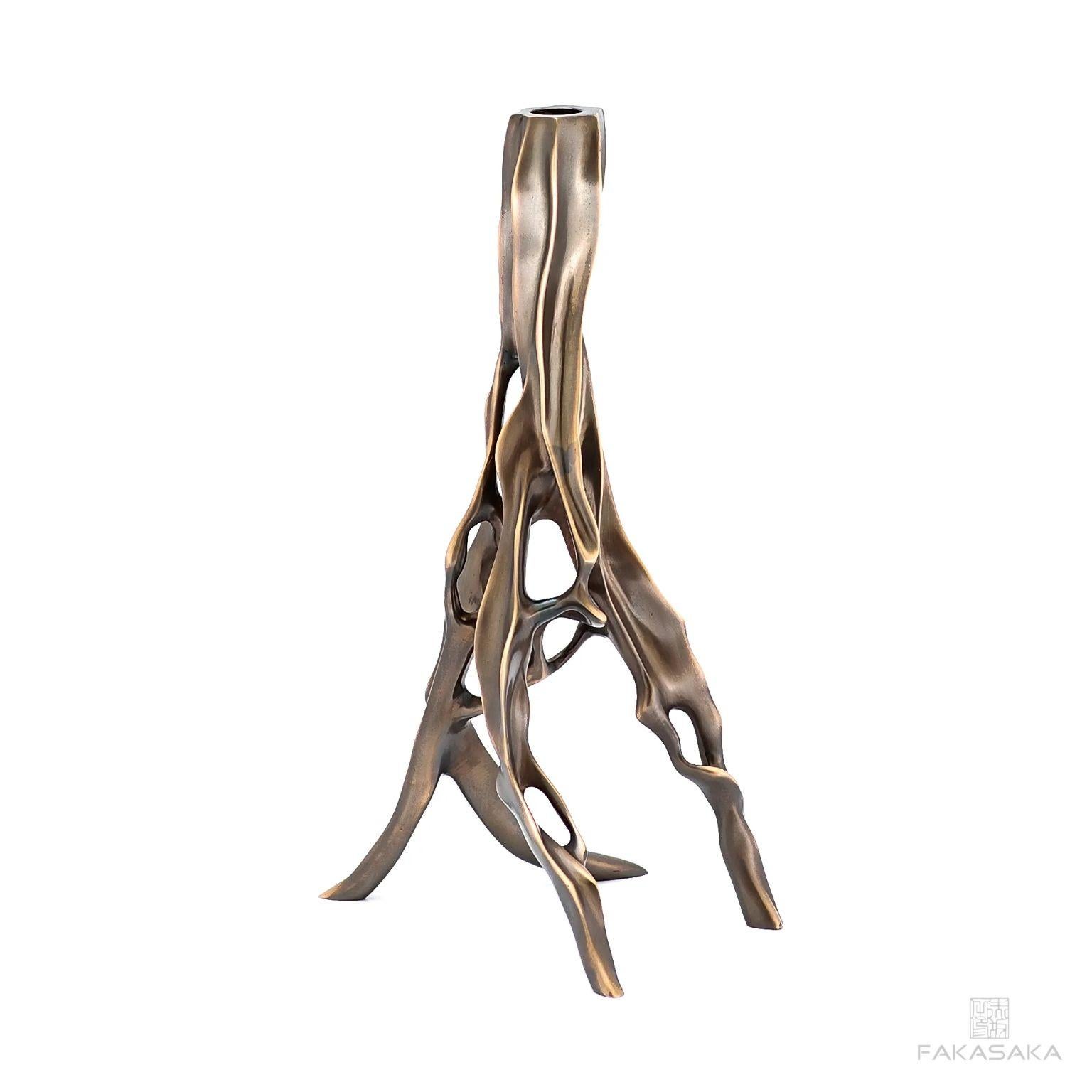 Alexia candleholder by Fakasaka Design.
Dimensions: W 20 cm D 19 cm H 30.5 cm.
Materials: dark bronze.
Also available in polished bronze.

 FAKASAKA is a design company focused on production of high-end furniture, lighting, decorative objects,