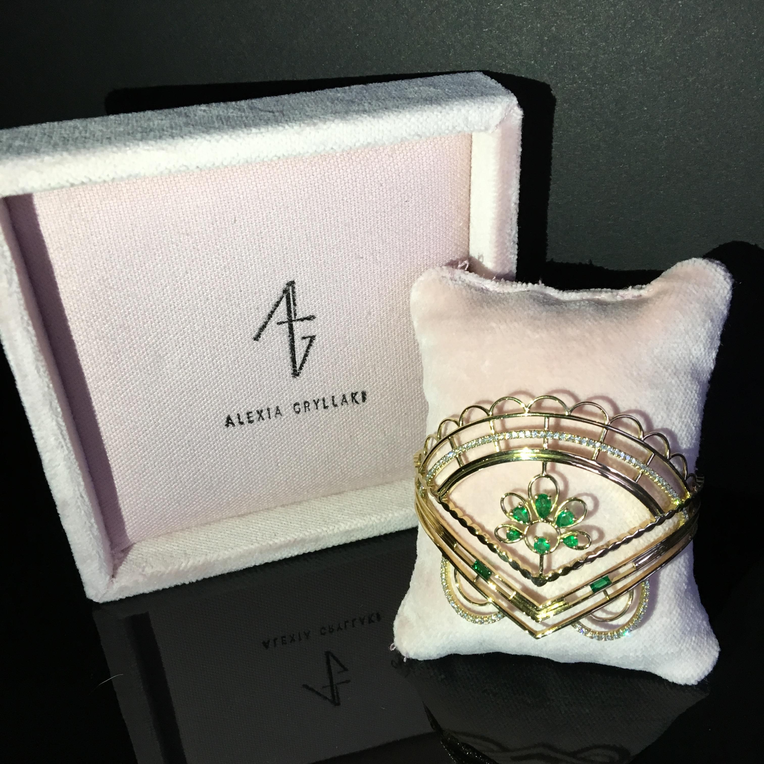 Alexia Gryllaki Haute Bohème 18 Karat Gold Cuff with Emeralds and Diamonds In New Condition In Athens, Ekali