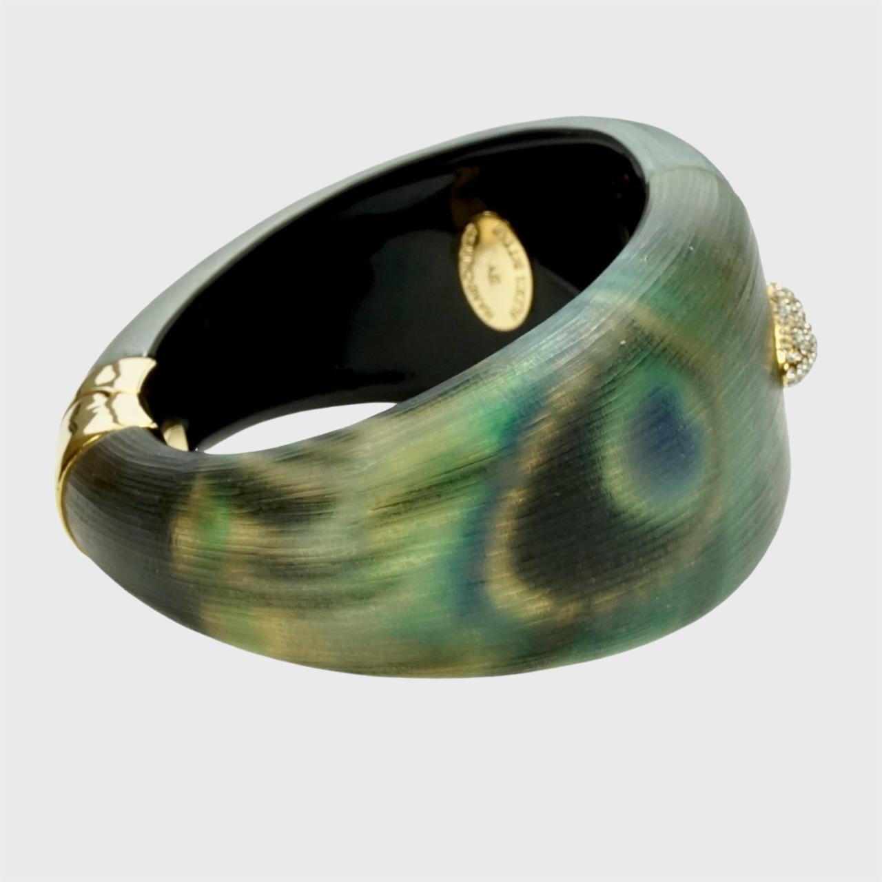 Alexis Bitttar Brazalete de pavo real chapado en oro y lucita con brillantes en Bueno estado para la venta en London, GB
