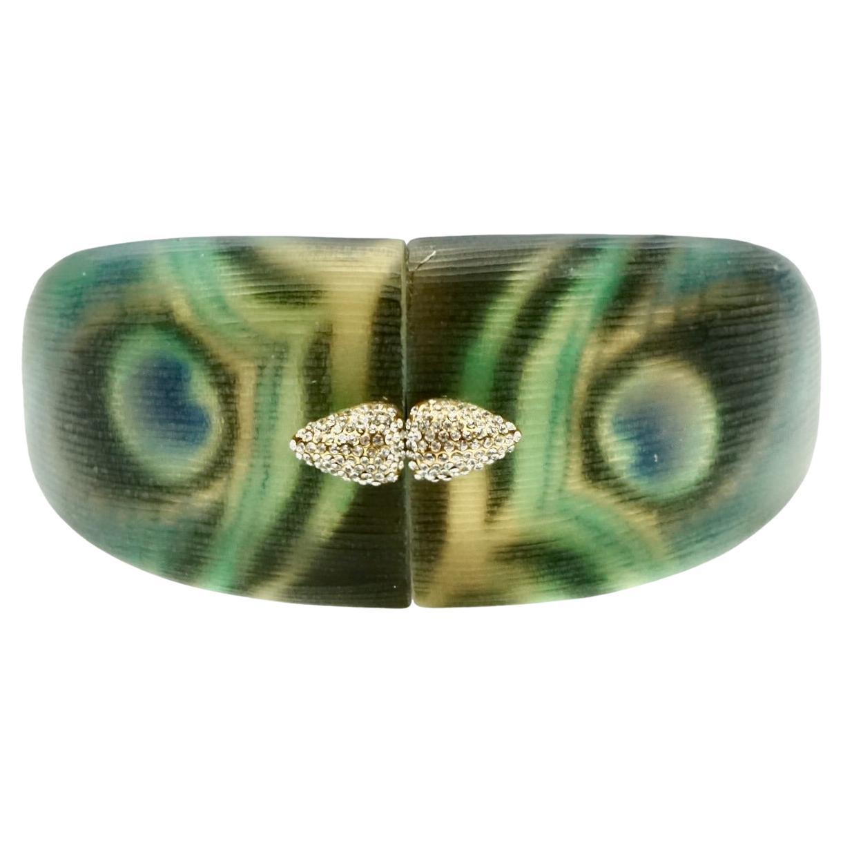 Alexis Bitttar Brazalete de pavo real chapado en oro y lucita con brillantes en venta