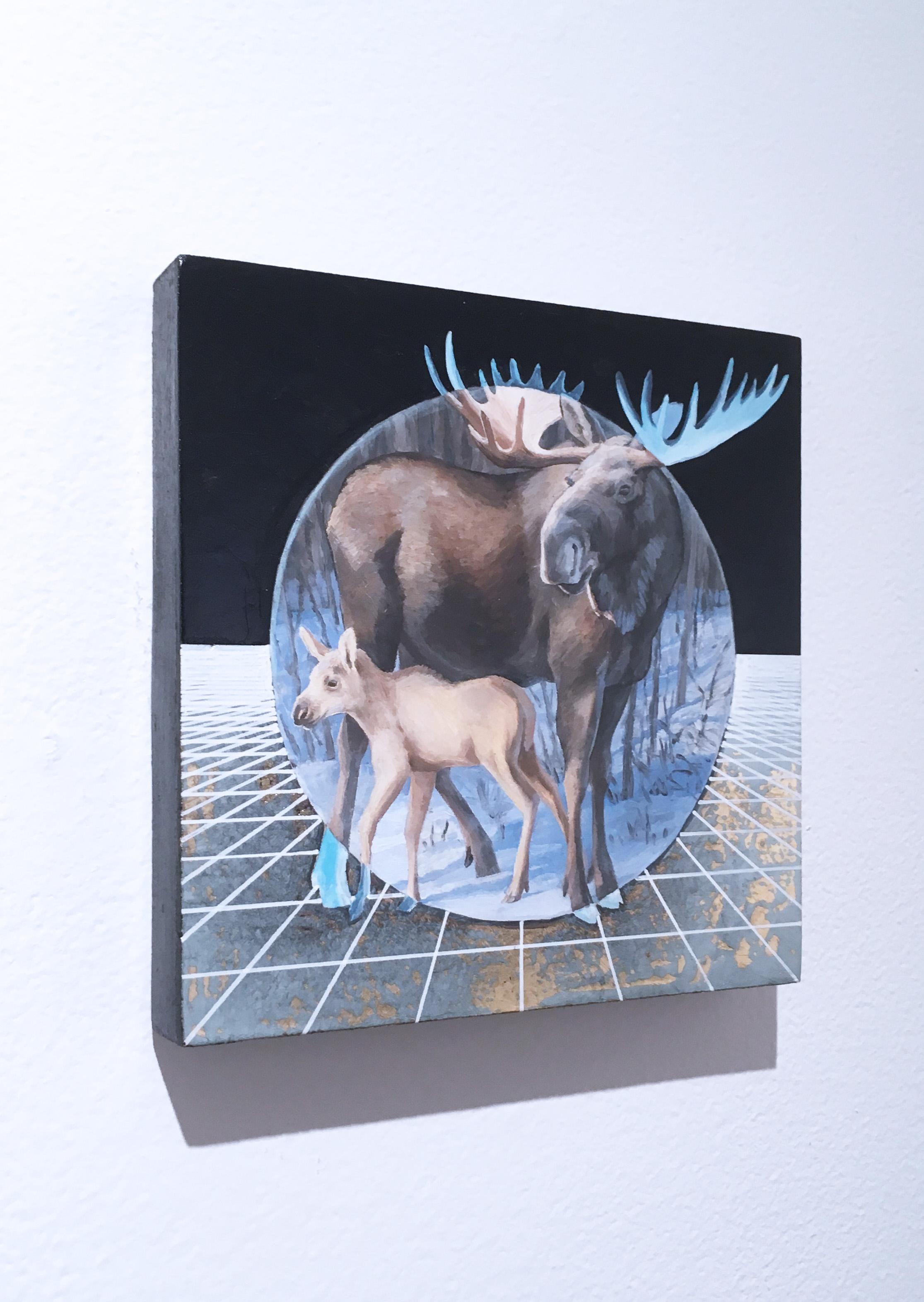 Moose, or, huile, feuille métallique, bleu, arbres, animaux, paysage, grille - Gris Animal Painting par Alexis Kandra
