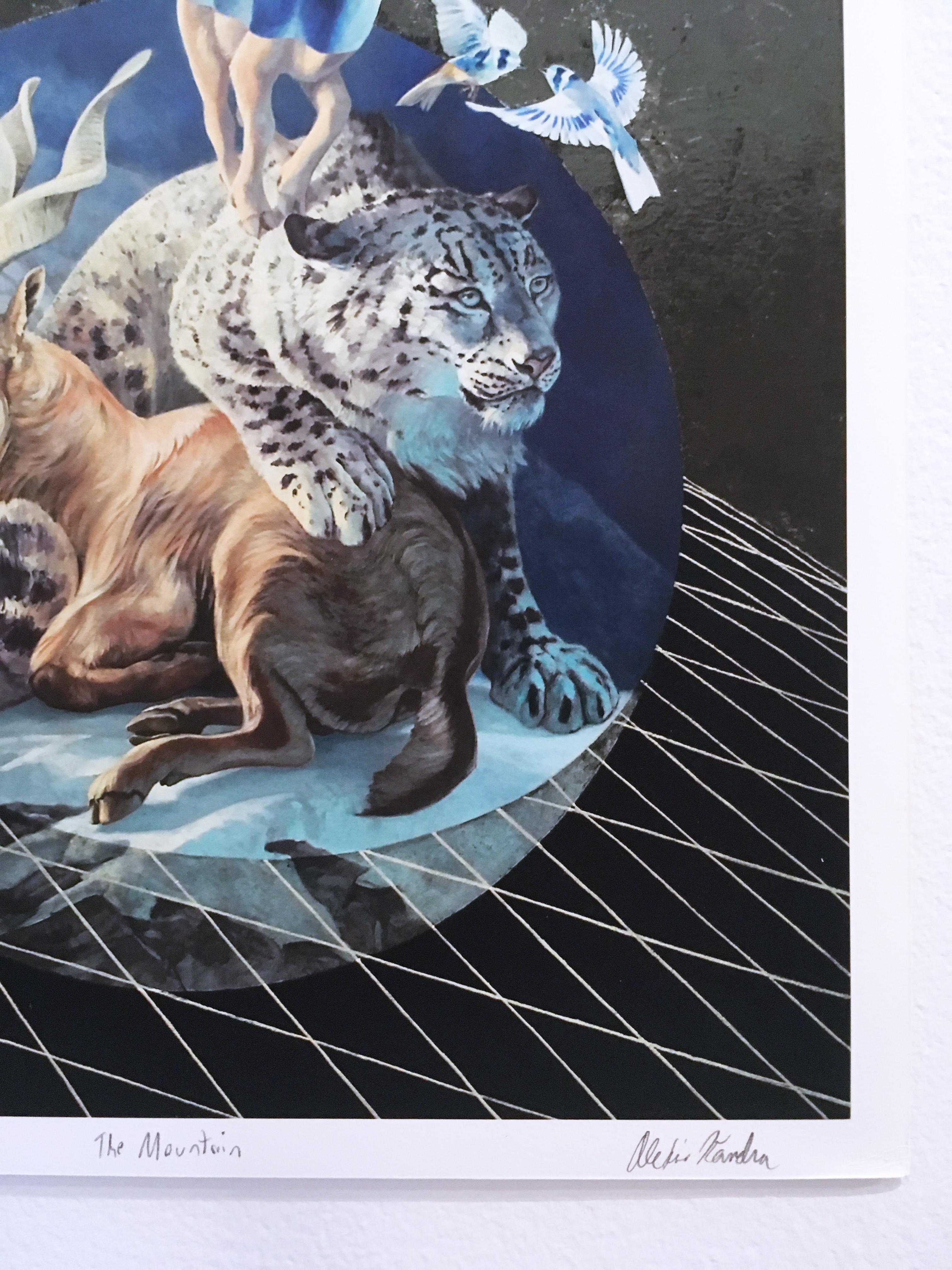 La Montaña, 2018, paisaje, vida salvaje, dorado, azul, tostado, naranja, negro, impresión - Animal Print Negro de Alexis Kandra