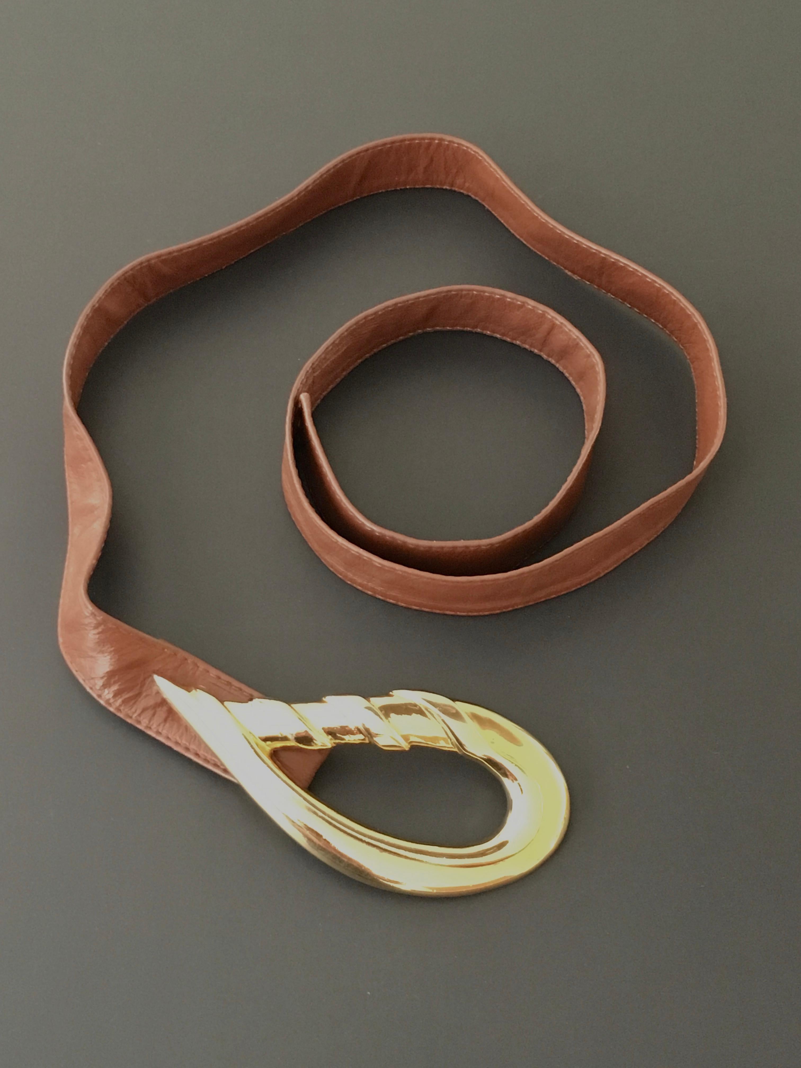 Alexis Kirk 1980s brass buckle with tan leather strap will fit a size 4, 6 & 8.
This contemporary & edgy belt is the staple piece for any woman's wardrobe. It's a gorgeous eye-catching design.
His famous clients included the Duchess of Windsor,
