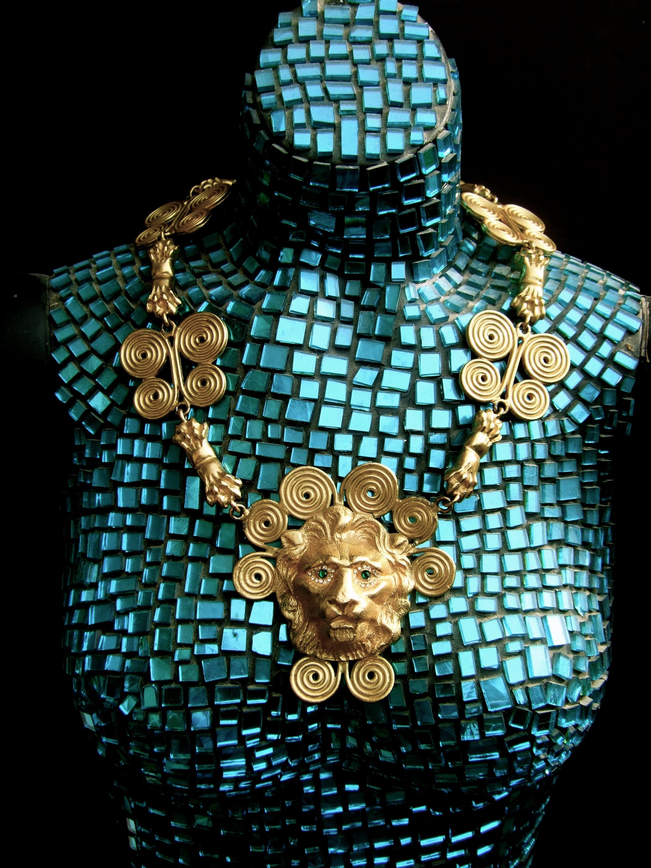 A.I.C C. Extraordinaire collier à pendentif en forme de patte de lion massif, c. années 1970 en vente 6