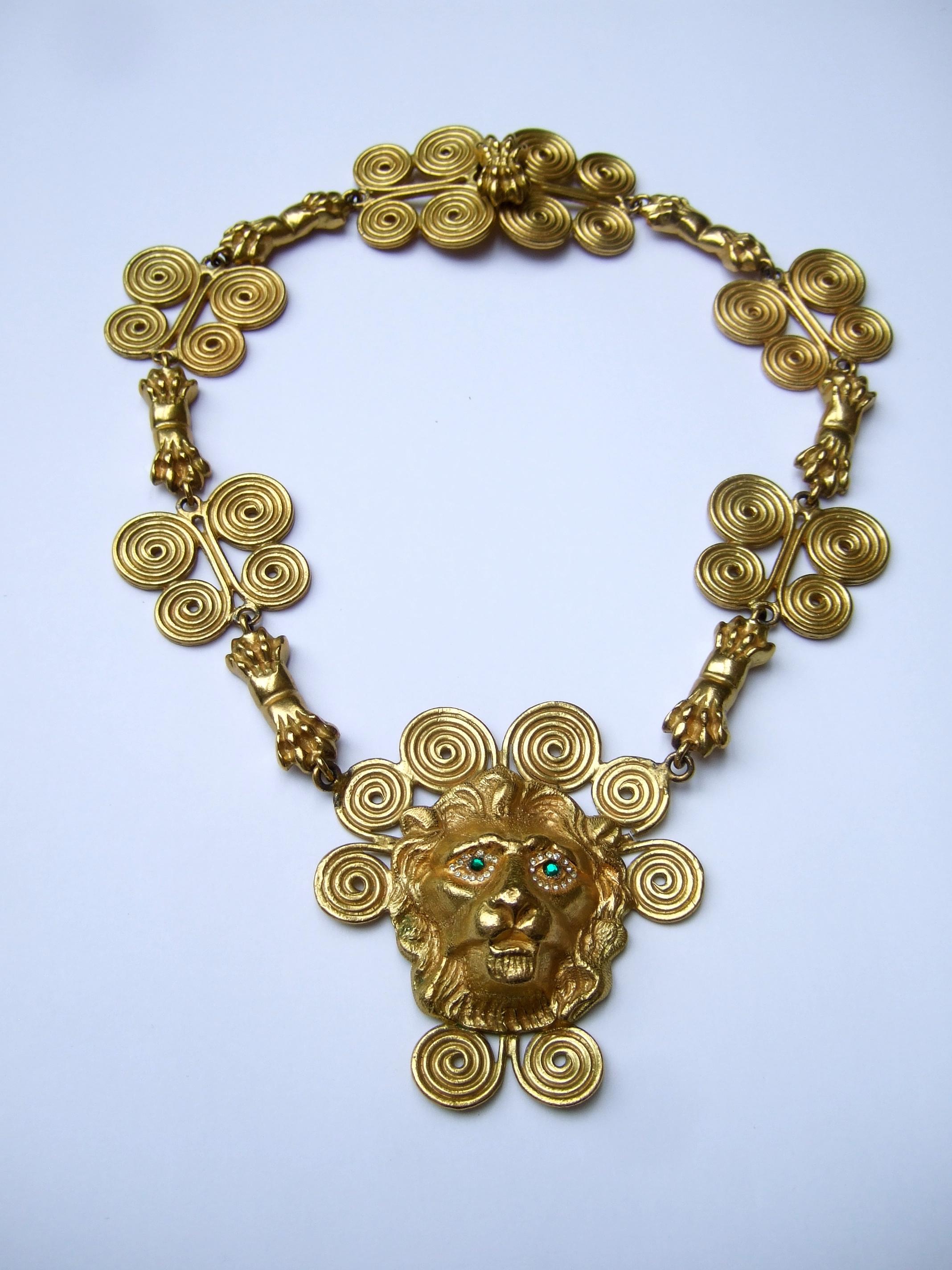A.I.C C. Extraordinaire collier à pendentif en forme de patte de lion massif, c. années 1970 en vente 9