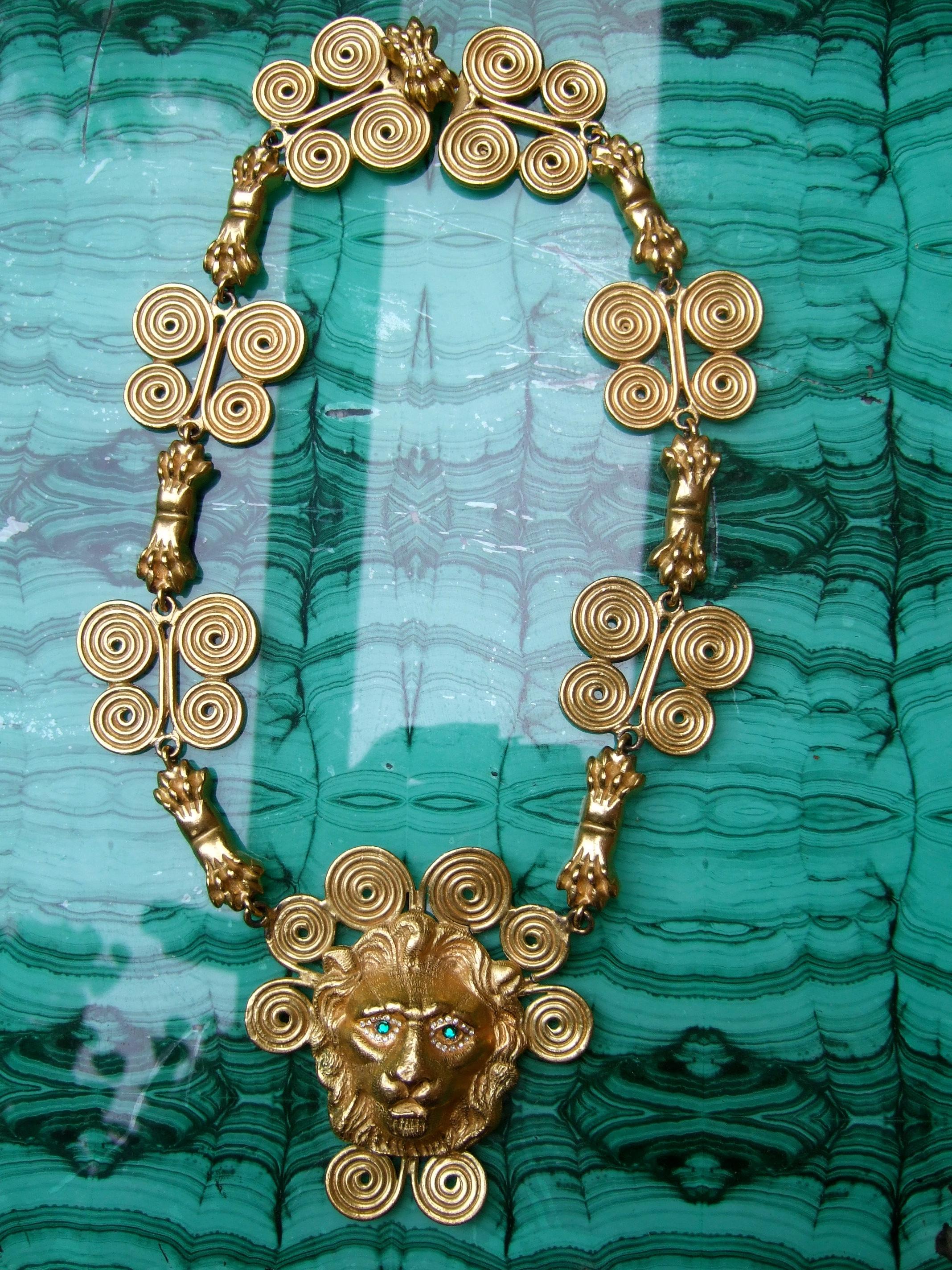 A.I.C C. Extraordinaire collier à pendentif en forme de patte de lion massif, c. années 1970 en vente 13