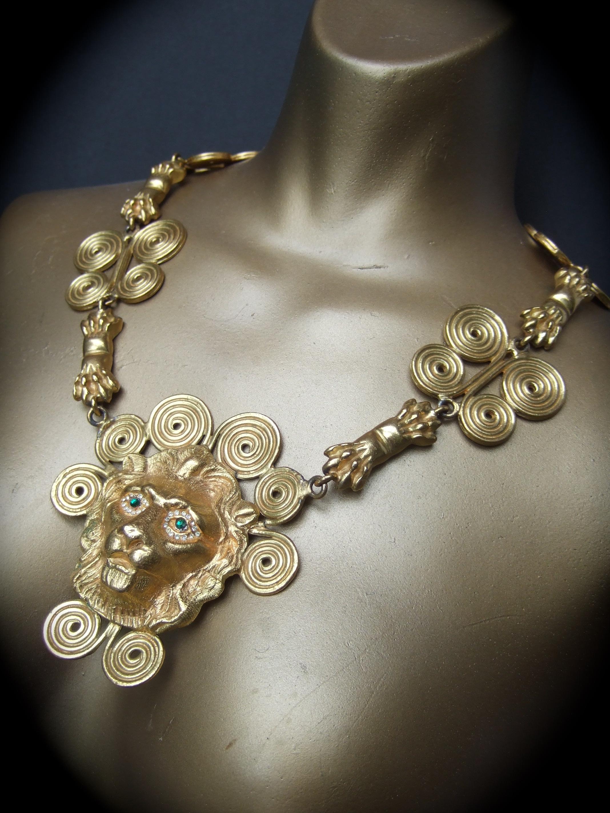 A.I.C C. Extraordinaire collier à pendentif en forme de patte de lion massif, c. années 1970 en vente 14