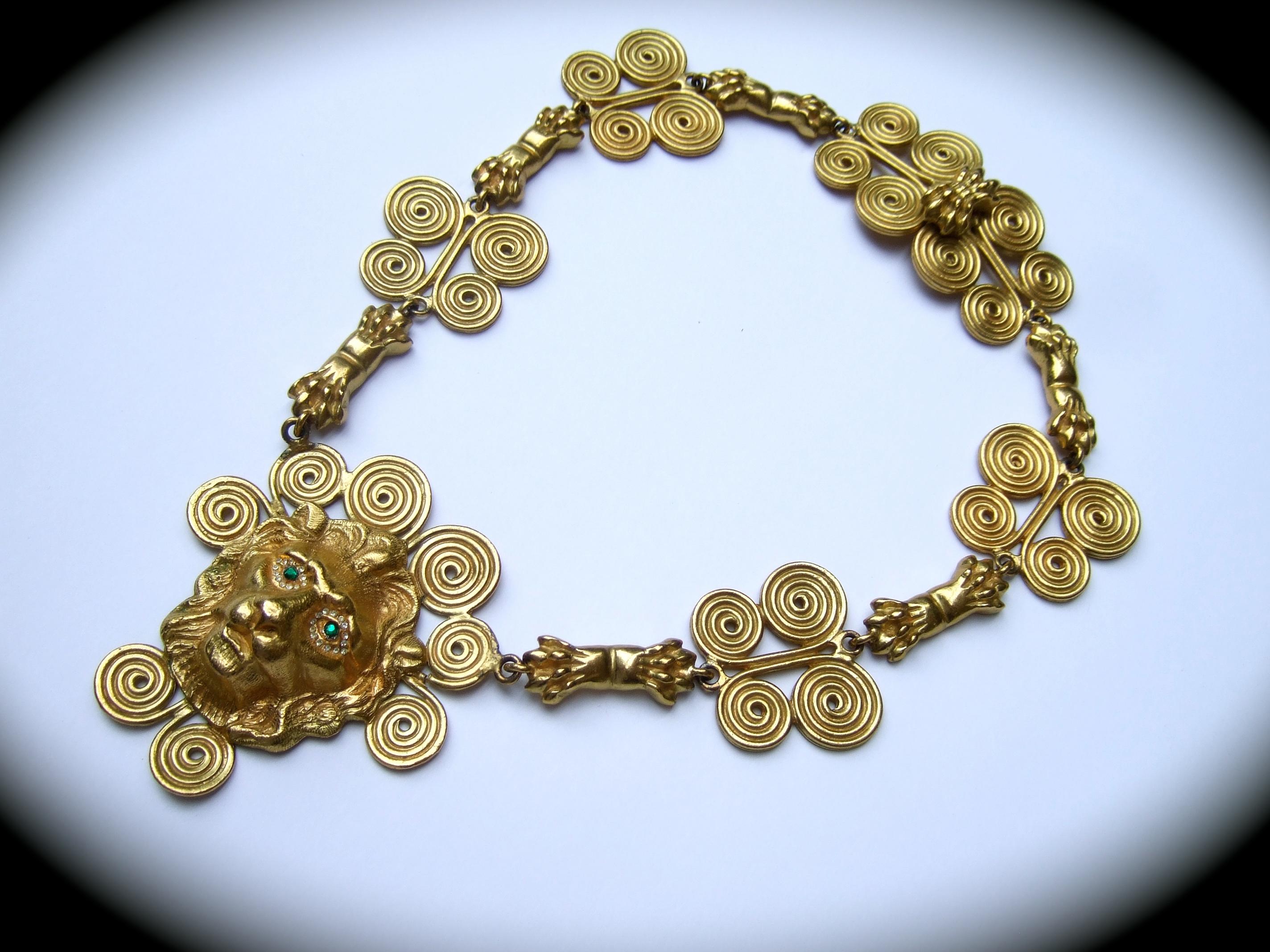 A.I.C C. Extraordinaire collier à pendentif en forme de patte de lion massif, c. années 1970 en vente 2
