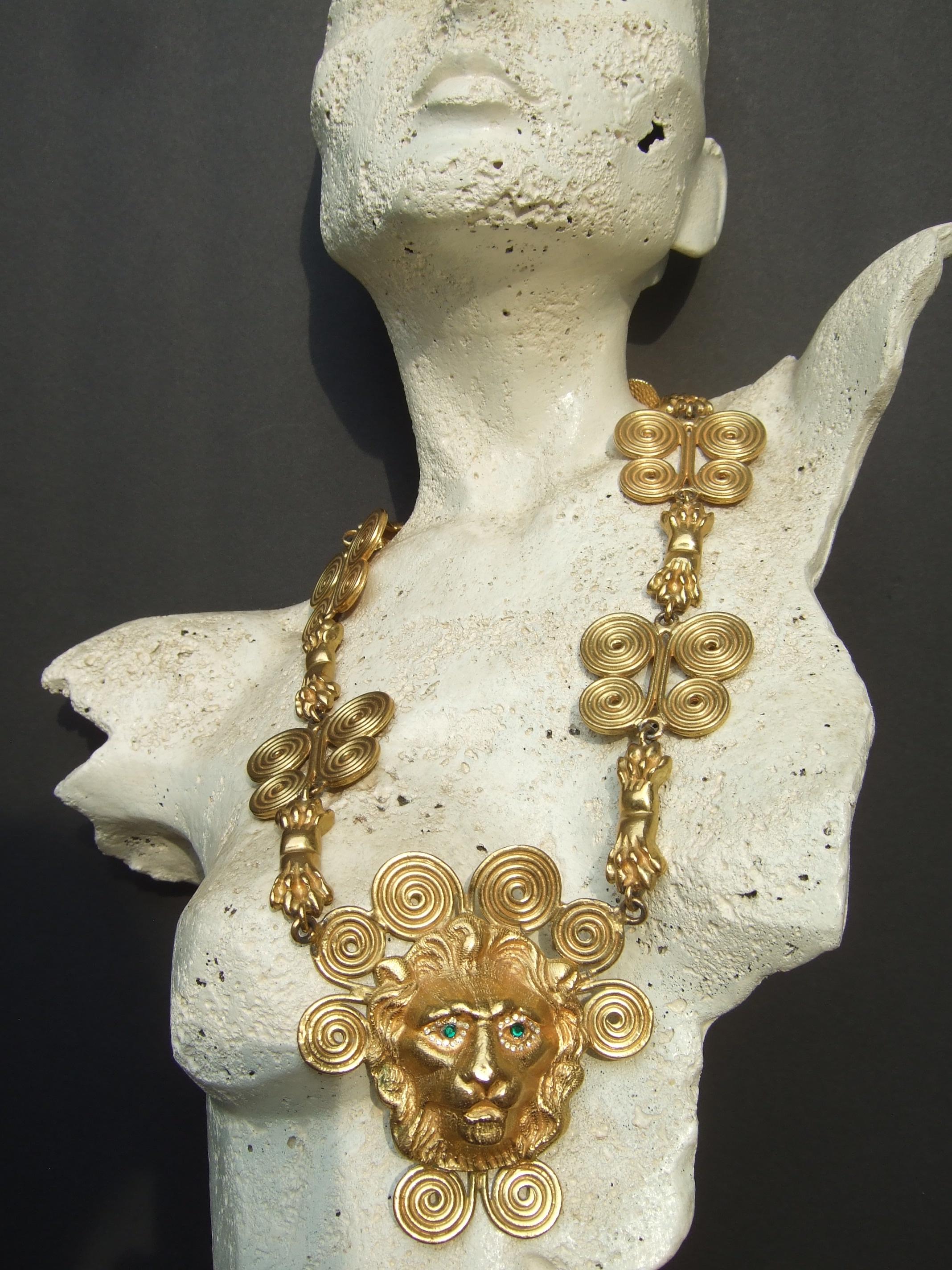 A.I.C C. Extraordinaire collier à pendentif en forme de patte de lion massif, c. années 1970 en vente 4