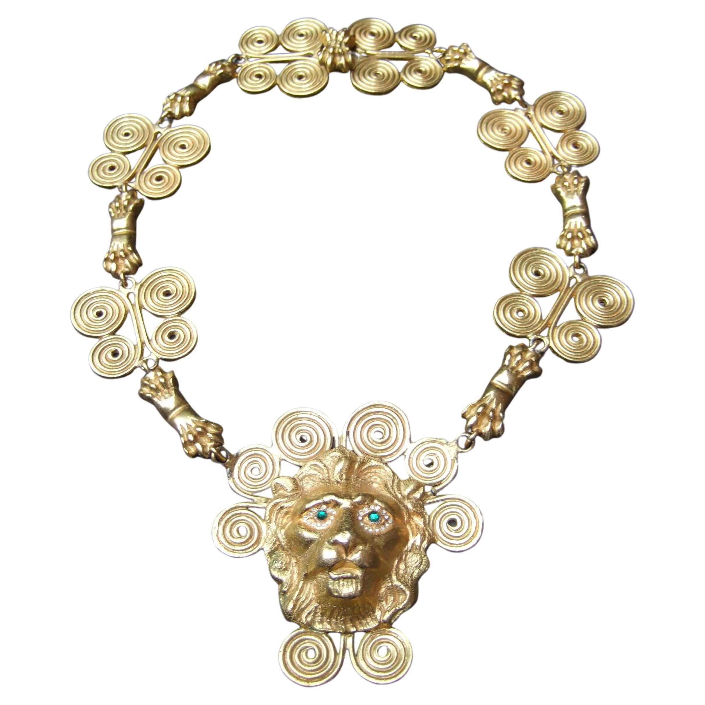 A.I.C C. Extraordinaire collier à pendentif en forme de patte de lion massif, c. années 1970 en vente