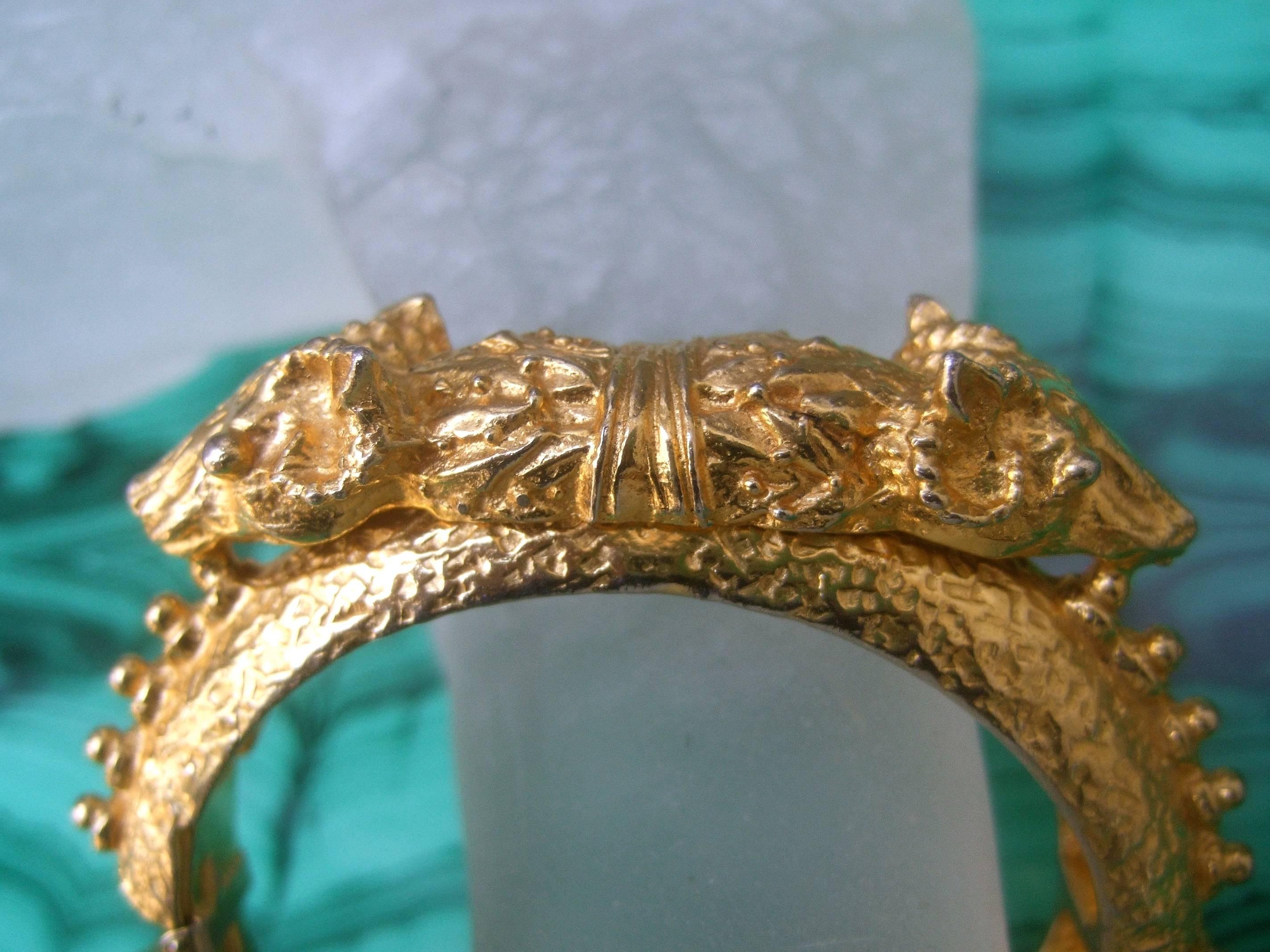 Alexis Kirk Gilt Metal Etruscan Style Hammered Hinged Bracelet, circa 1980s In Good Condition For Sale In University City, MO