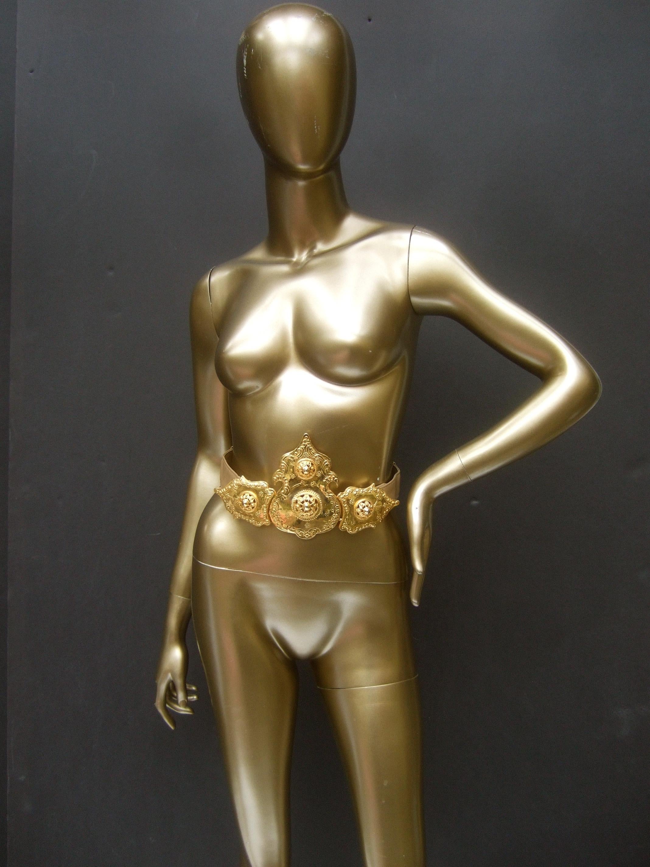 Ceinture étrusque massive avec boucle dorée Alexis Kirk, années 1980 Pour femmes en vente