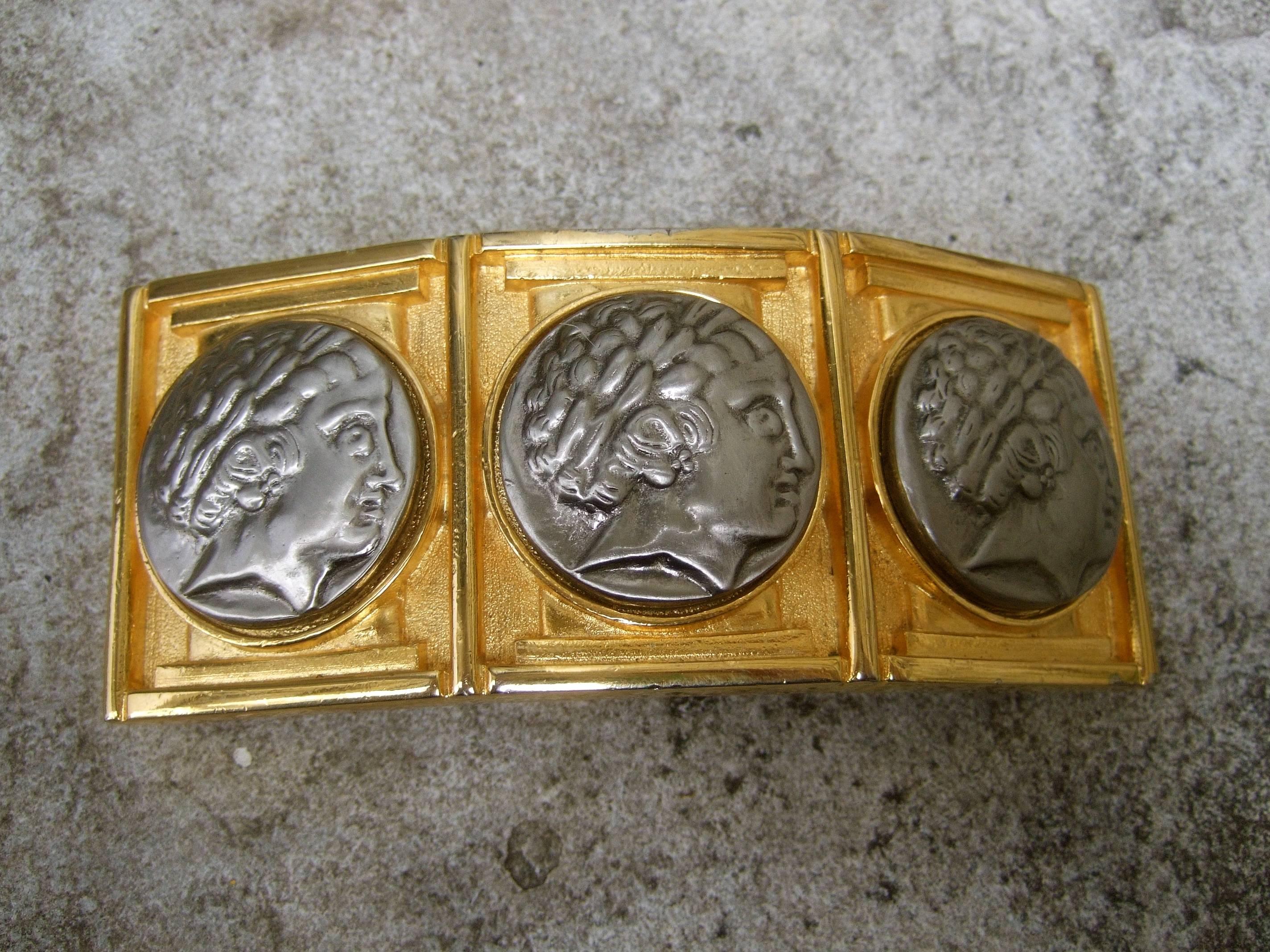 Alexis Kirk - Boucle de ceinture en métal doré massif avec médaillon romain, c. 1980 en vente 6