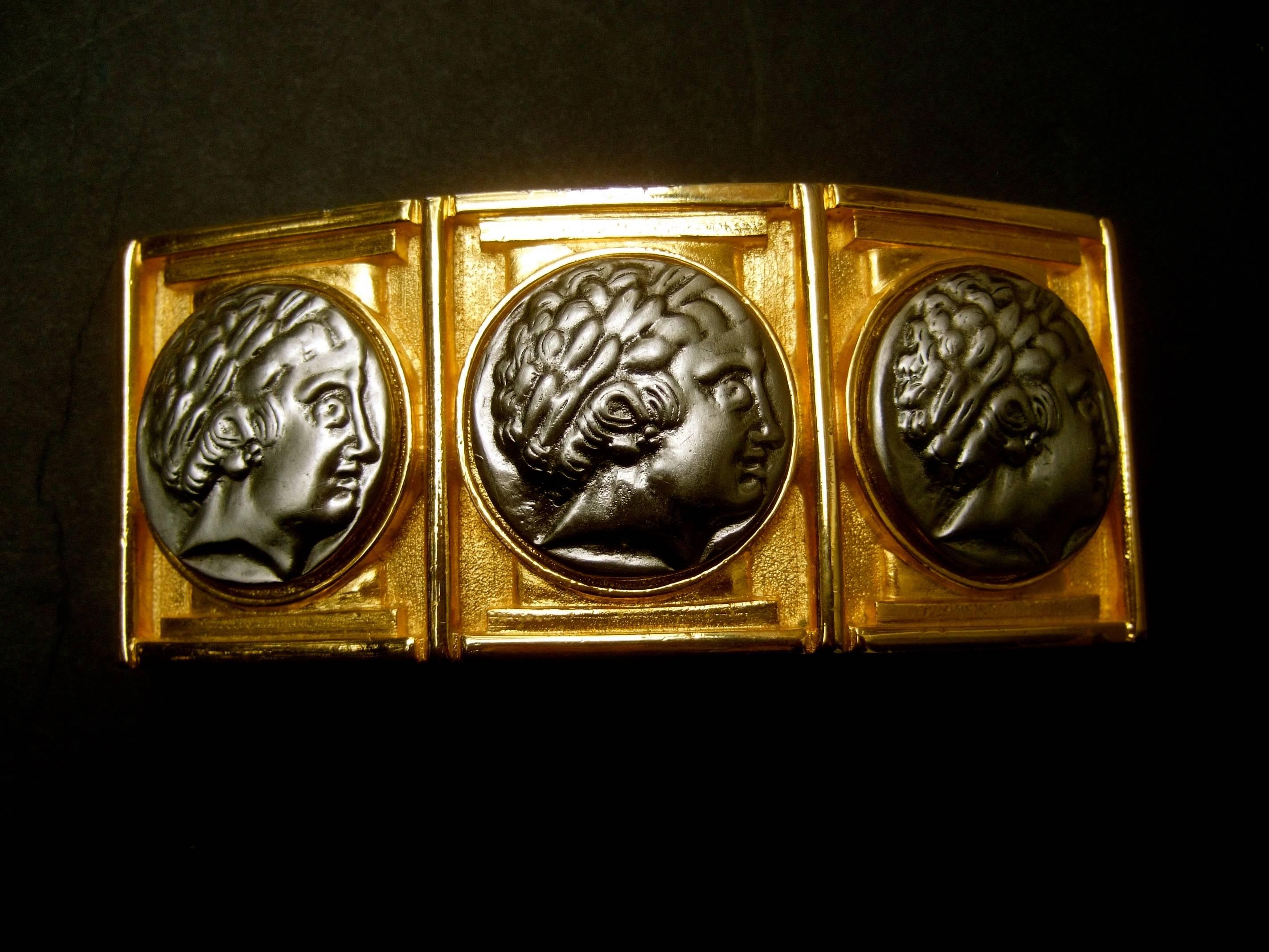 Alexis Kirk - Boucle de ceinture en métal doré massif avec médaillon romain, c. 1980 en vente 10