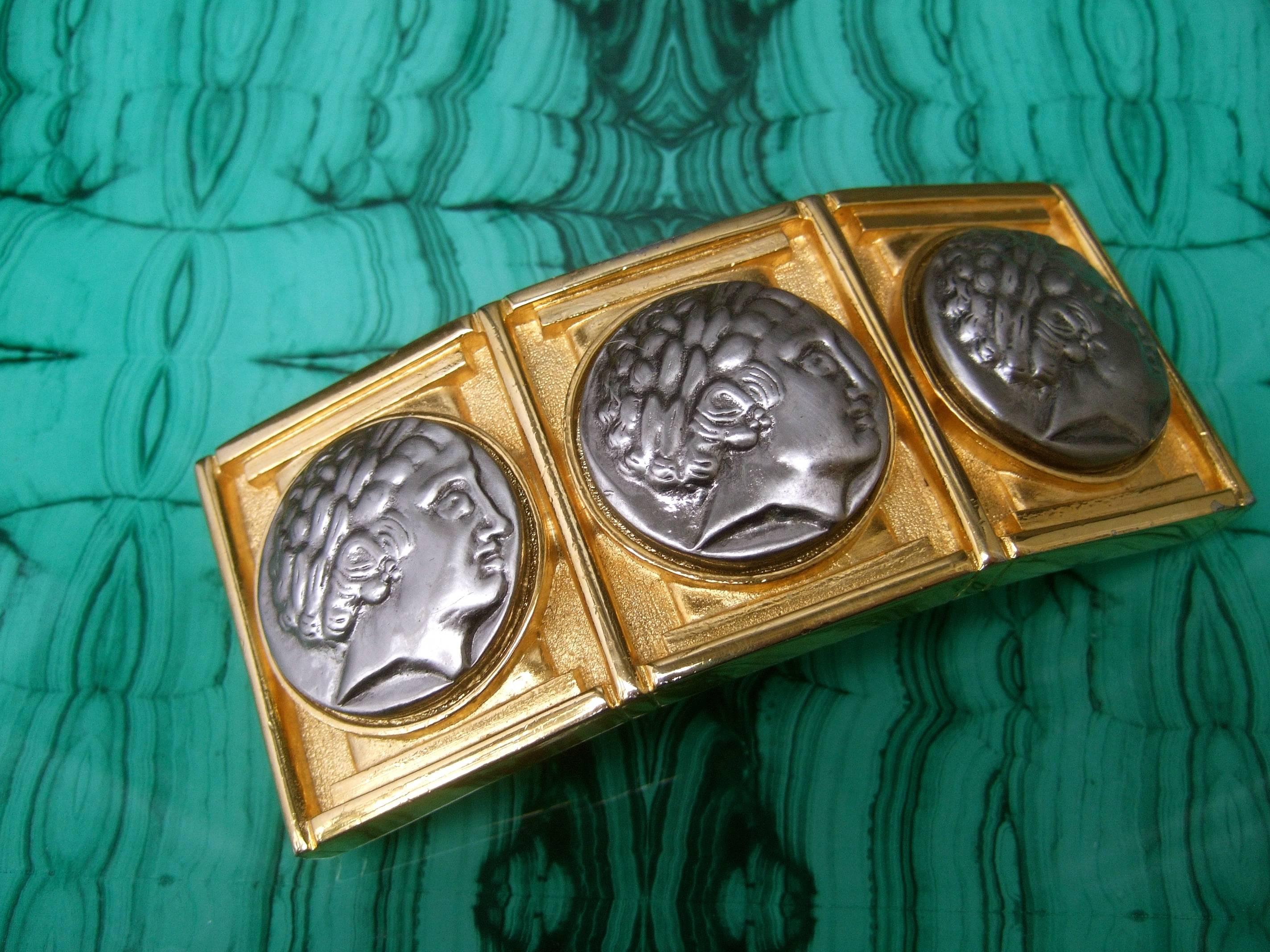 Alexis Kirk - Boucle de ceinture en métal doré massif avec médaillon romain, c. 1980 en vente 1