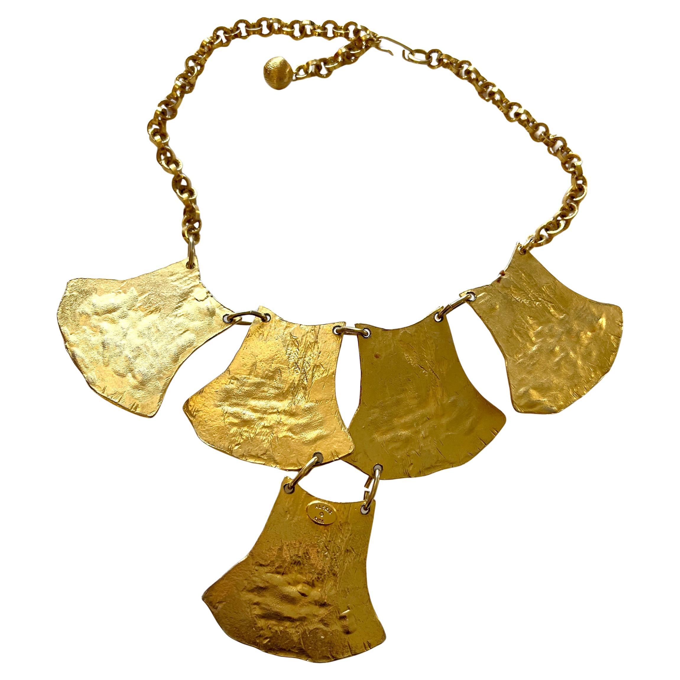 Collier à maillons en métal plaqué Alexis Kirk et pierres en résine de style Revive égyptien Bon état - En vente à Palm Springs, CA