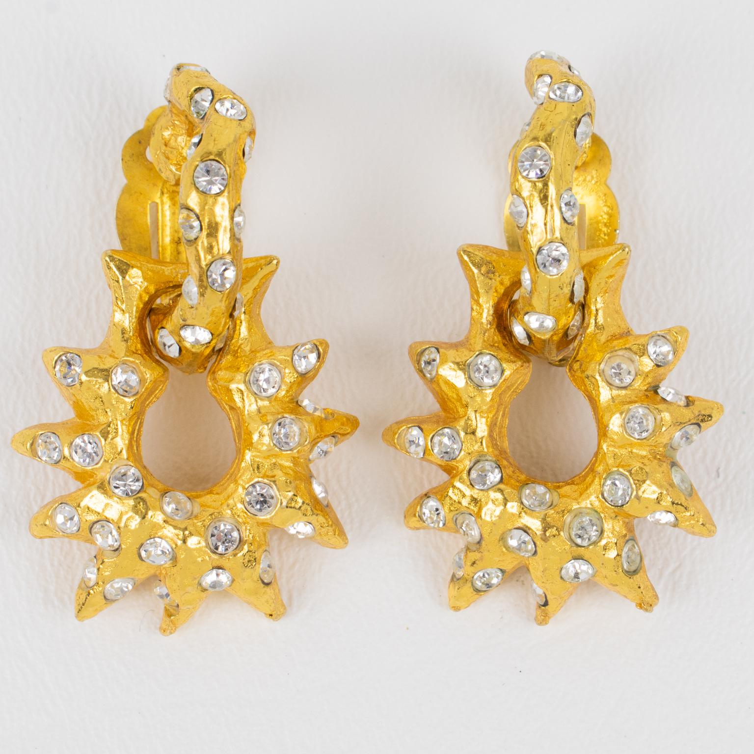 Alexis Lahellec París Pendientes de gota de metal dorado con cristal Moderno