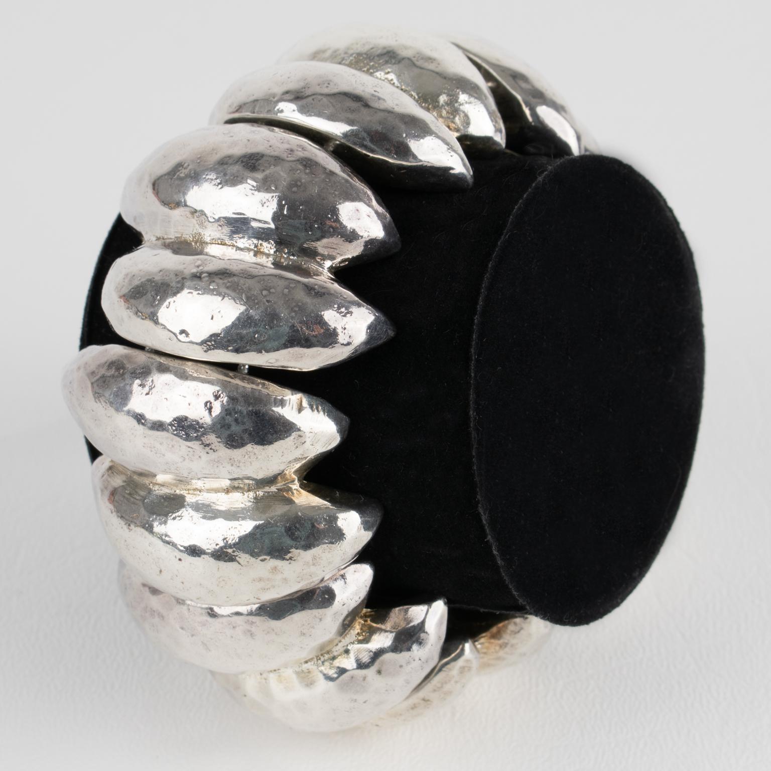 Alexis Lahellec Paris Bracelet brutaliste à maillons extensibles en résine plaquée argent Bon état - En vente à Atlanta, GA
