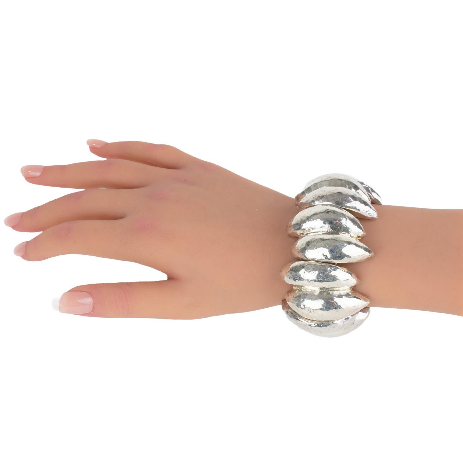 Alexis Lahellec Paris Bracelet brutaliste à maillons extensibles en résine plaquée argent en vente 3