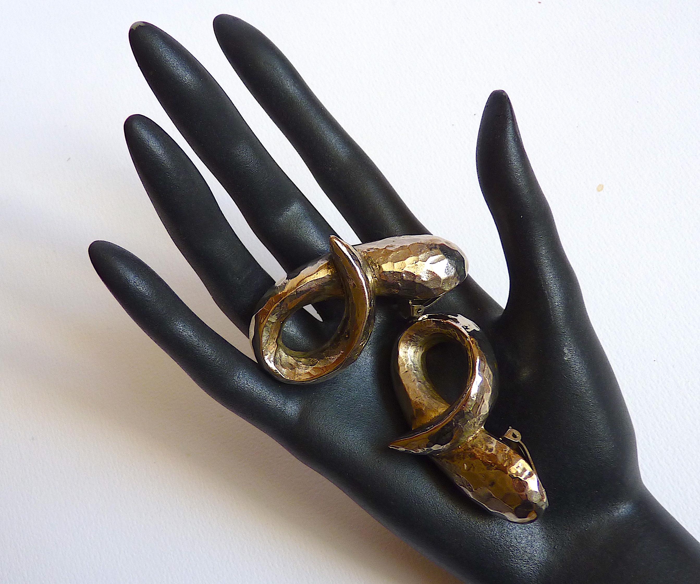 Alexis Lahellec Paris Massive Silver Clip On Earrings featuring a stylized snake, vintage from the 1980's.
Signed Alexis Lahellec Paris at back

Measurements : 5.5 x 2.7 cm

CONDITION : Very Good Vintage Condition

An amazing Gift for Her and any
