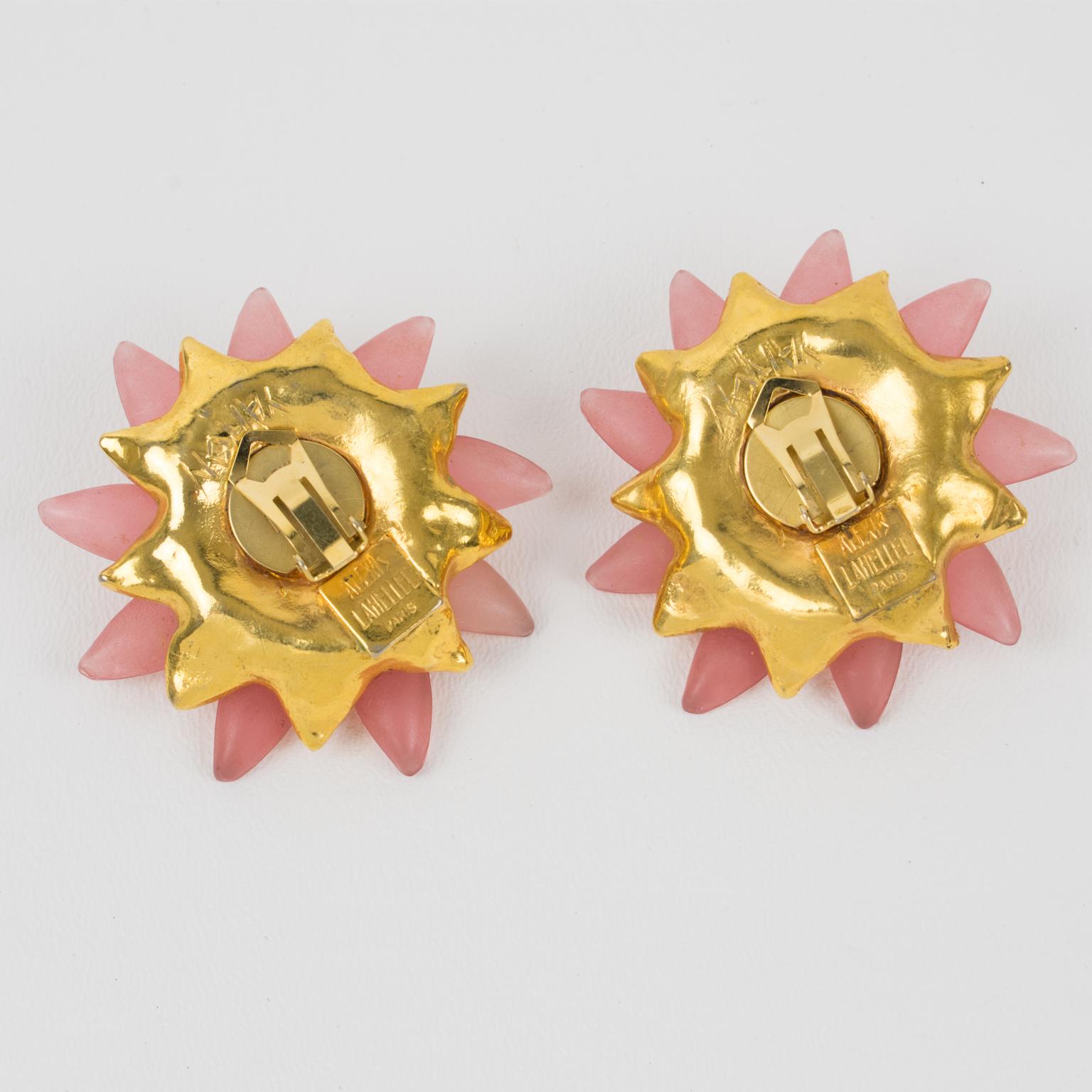 Alexis Lahellec Pink Resin Floral Clip Earrings In Excellent Condition For Sale In Atlanta, GA